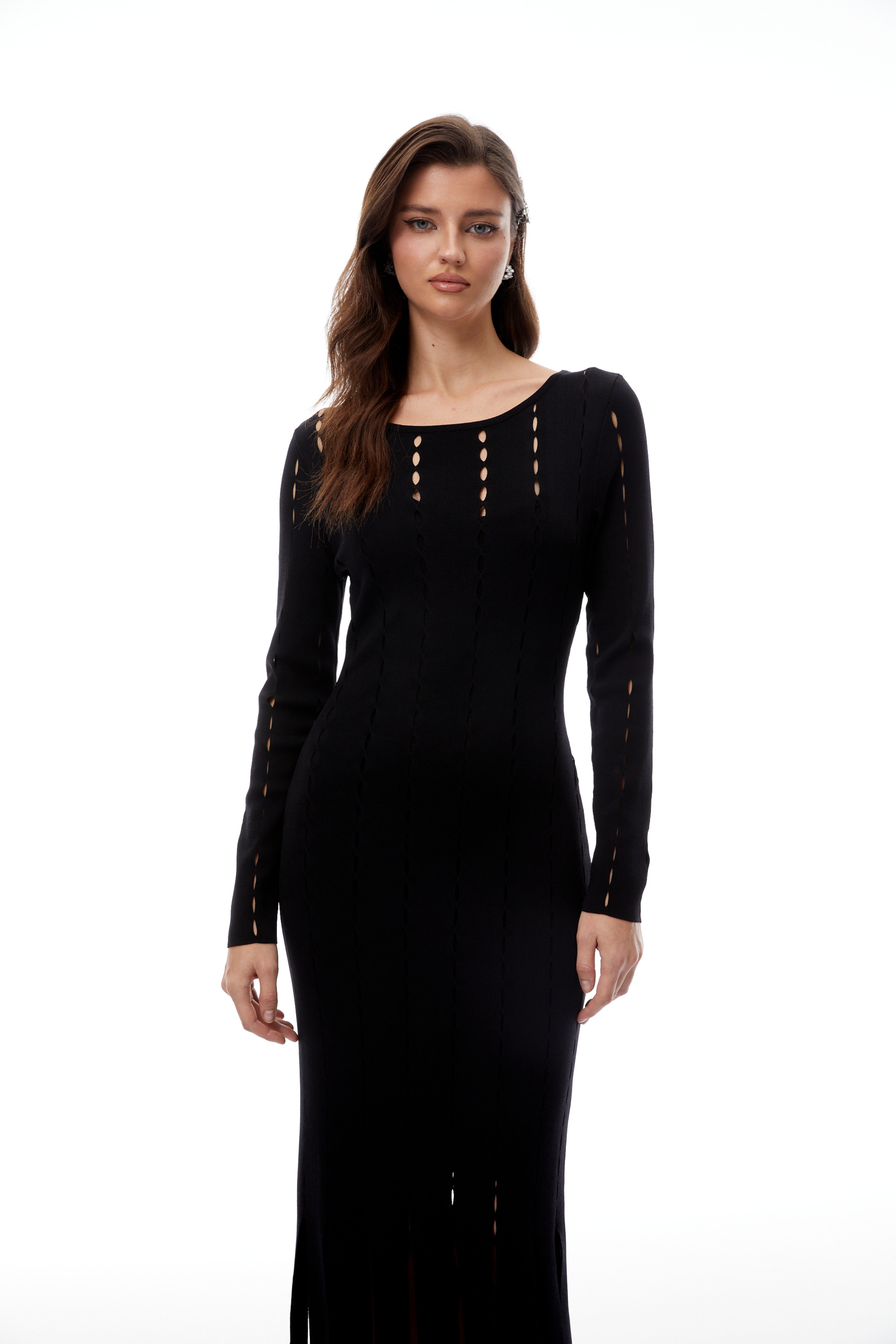 فستان جريتا ماكسي أسود غير متماثل من القماش الشبكي