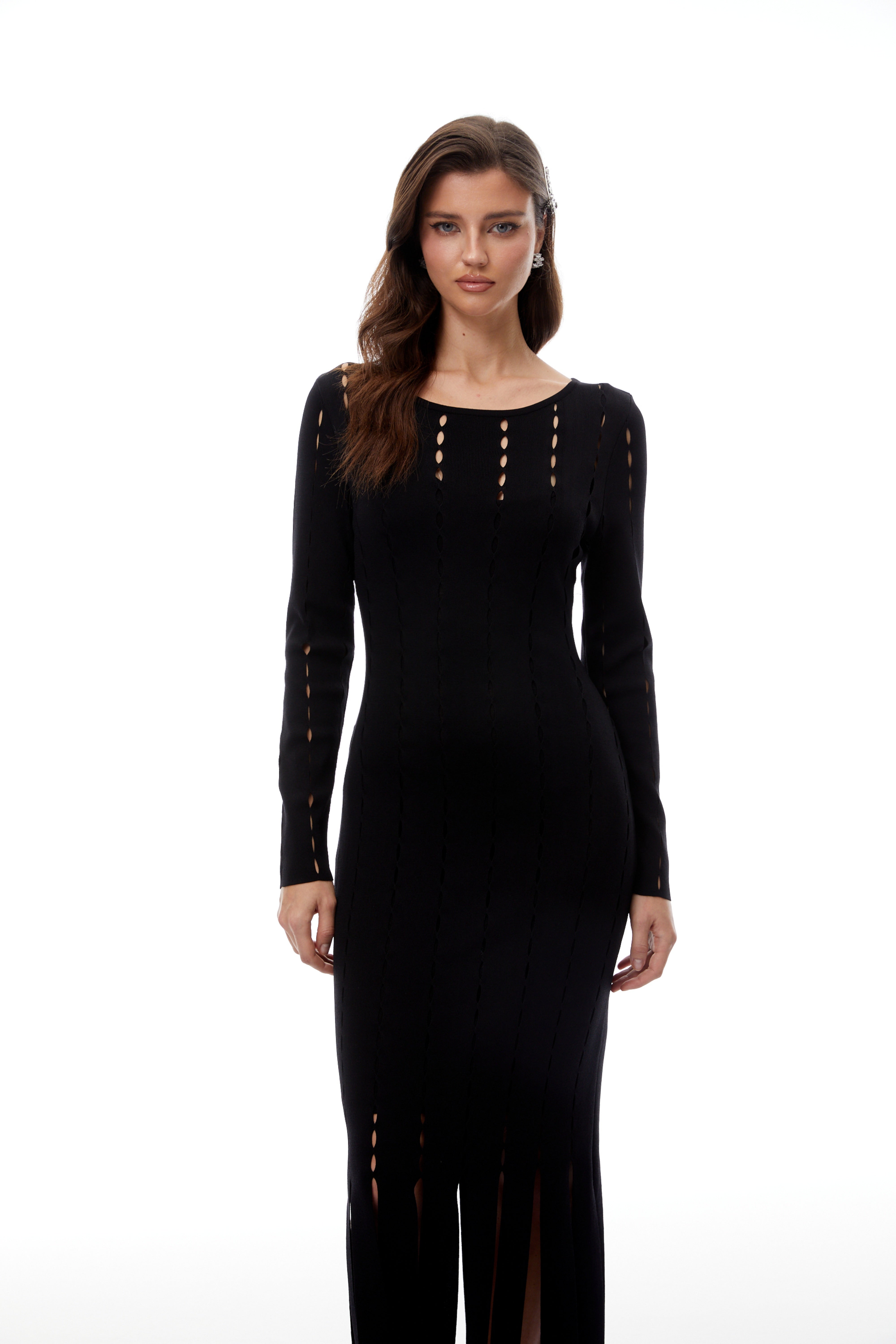 فستان جريتا ماكسي أسود غير متماثل من القماش الشبكي