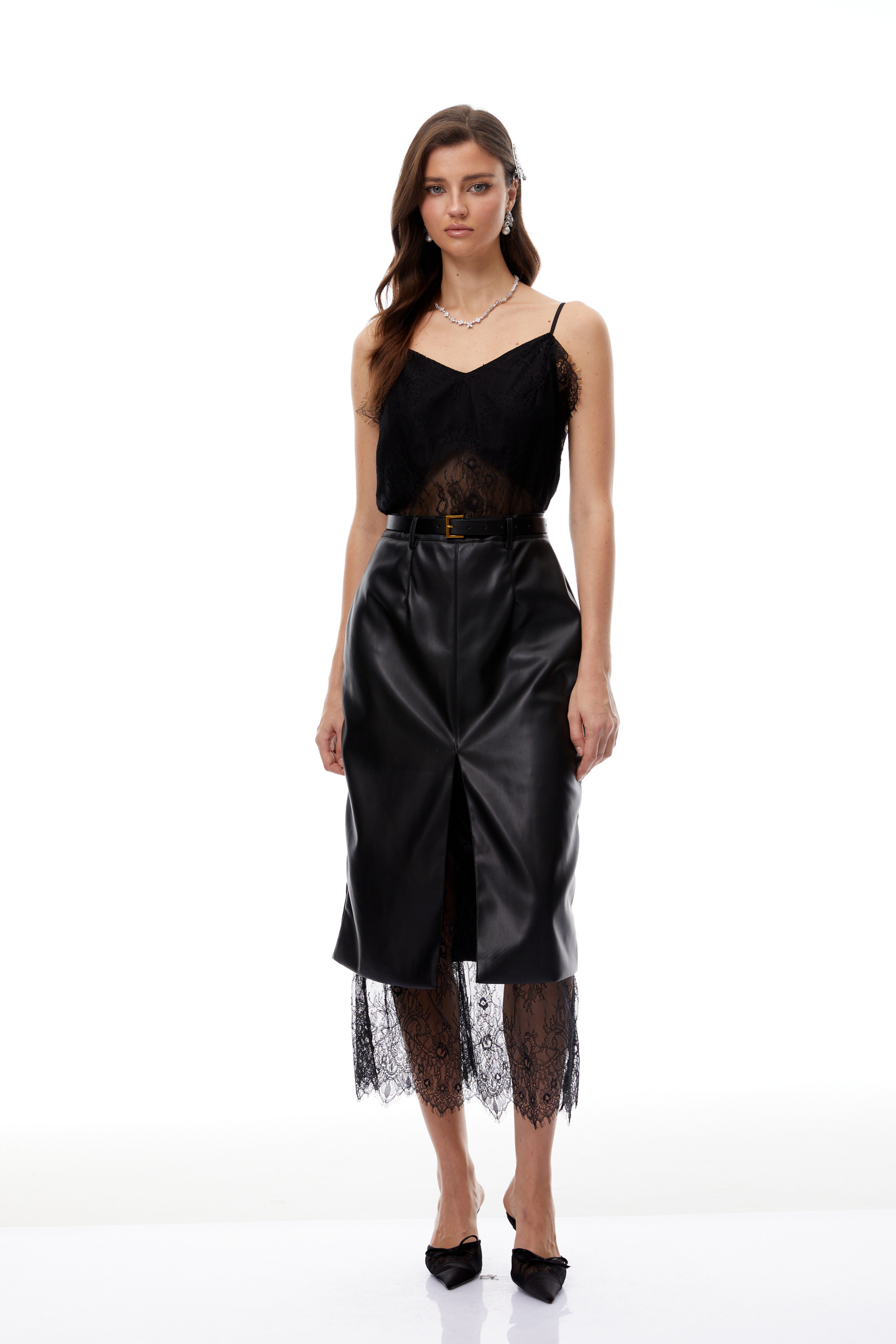 فستان ديبي ميدي من الجلد الأسود مع لوحة من الدانتيل