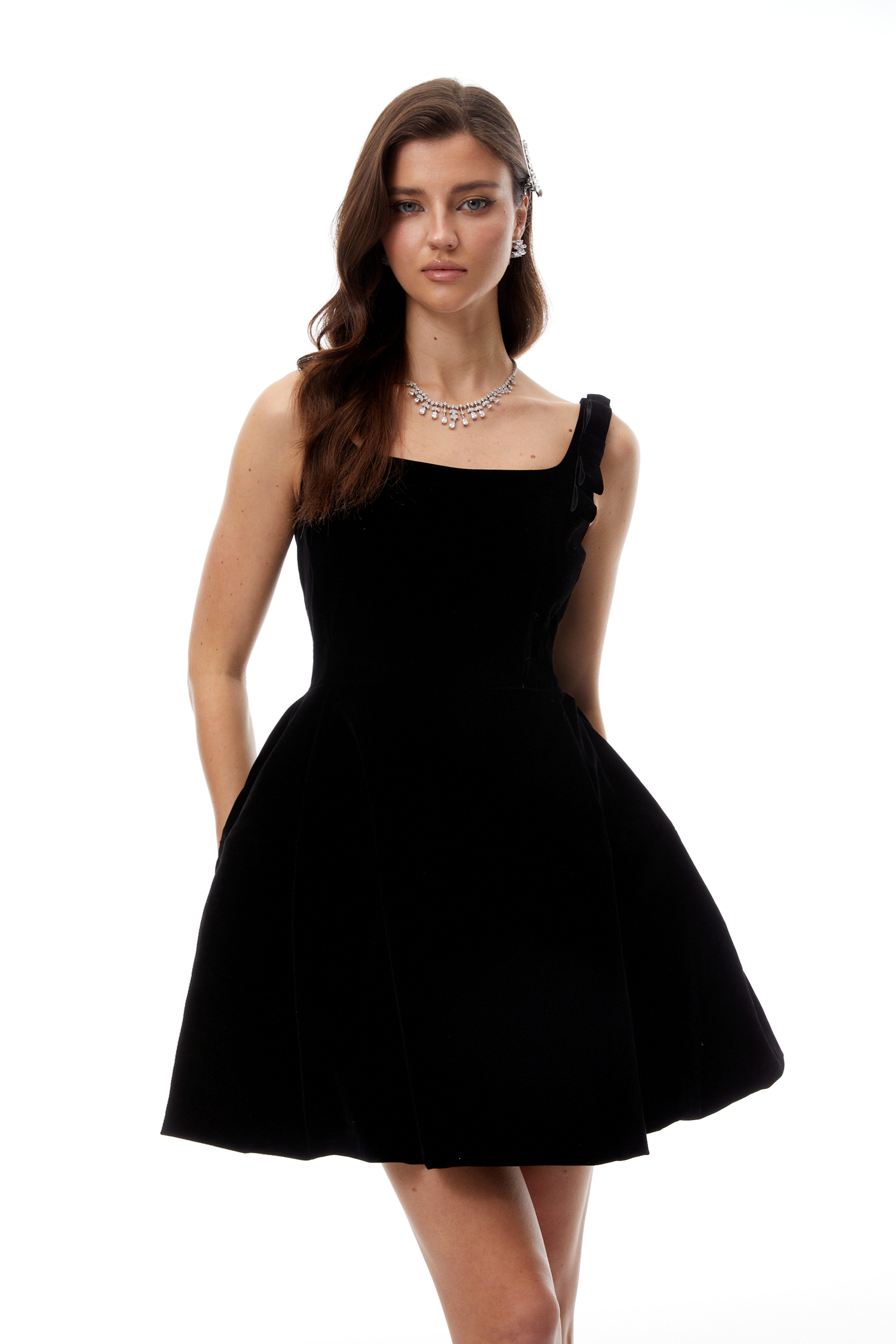 Violeta Schwarzes Minikleid aus Samt mit Tüll-Einsätzen