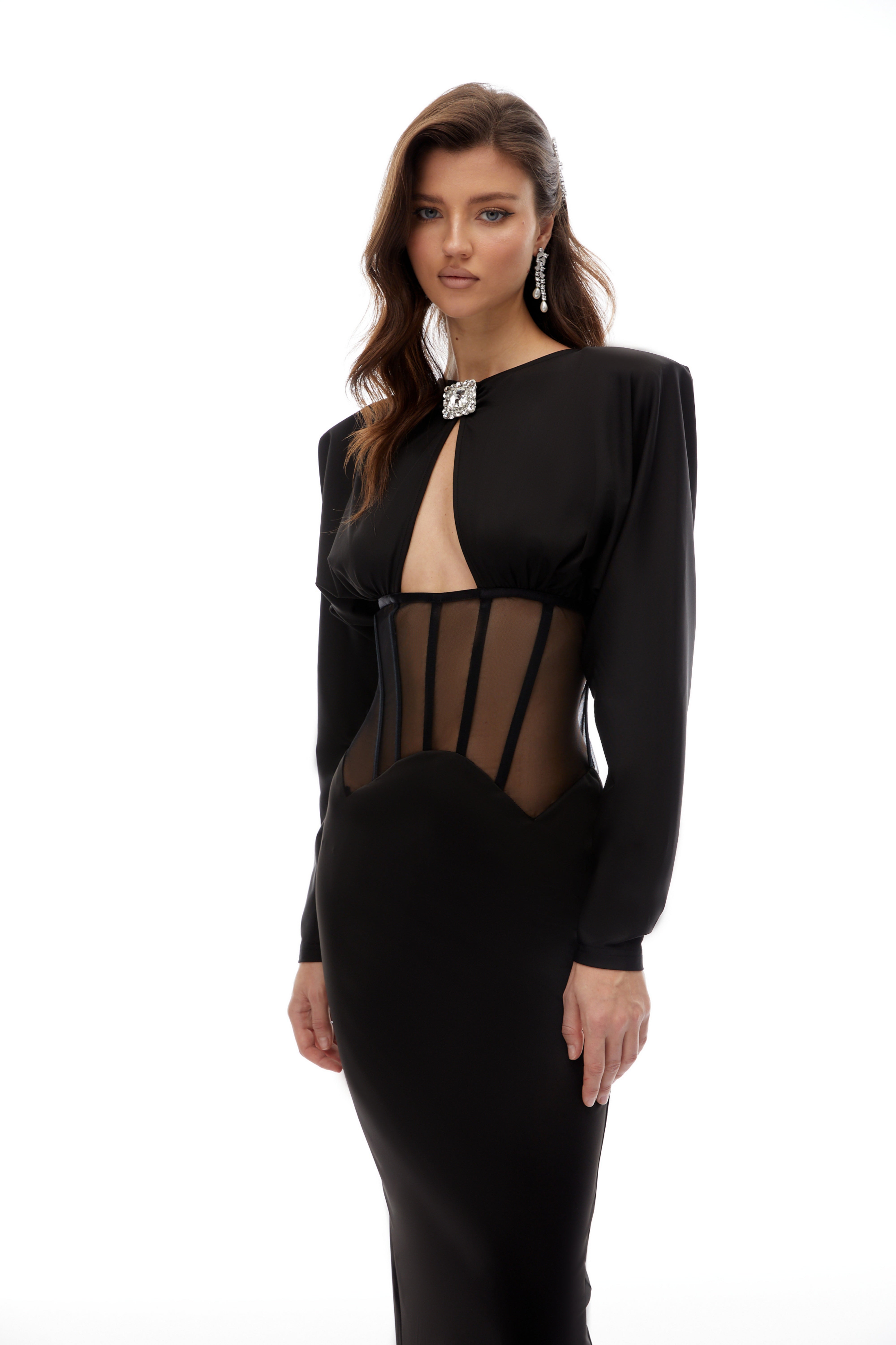 فستان ليندسي ماكسي أسود بفتحة صدر ولوحة مشد