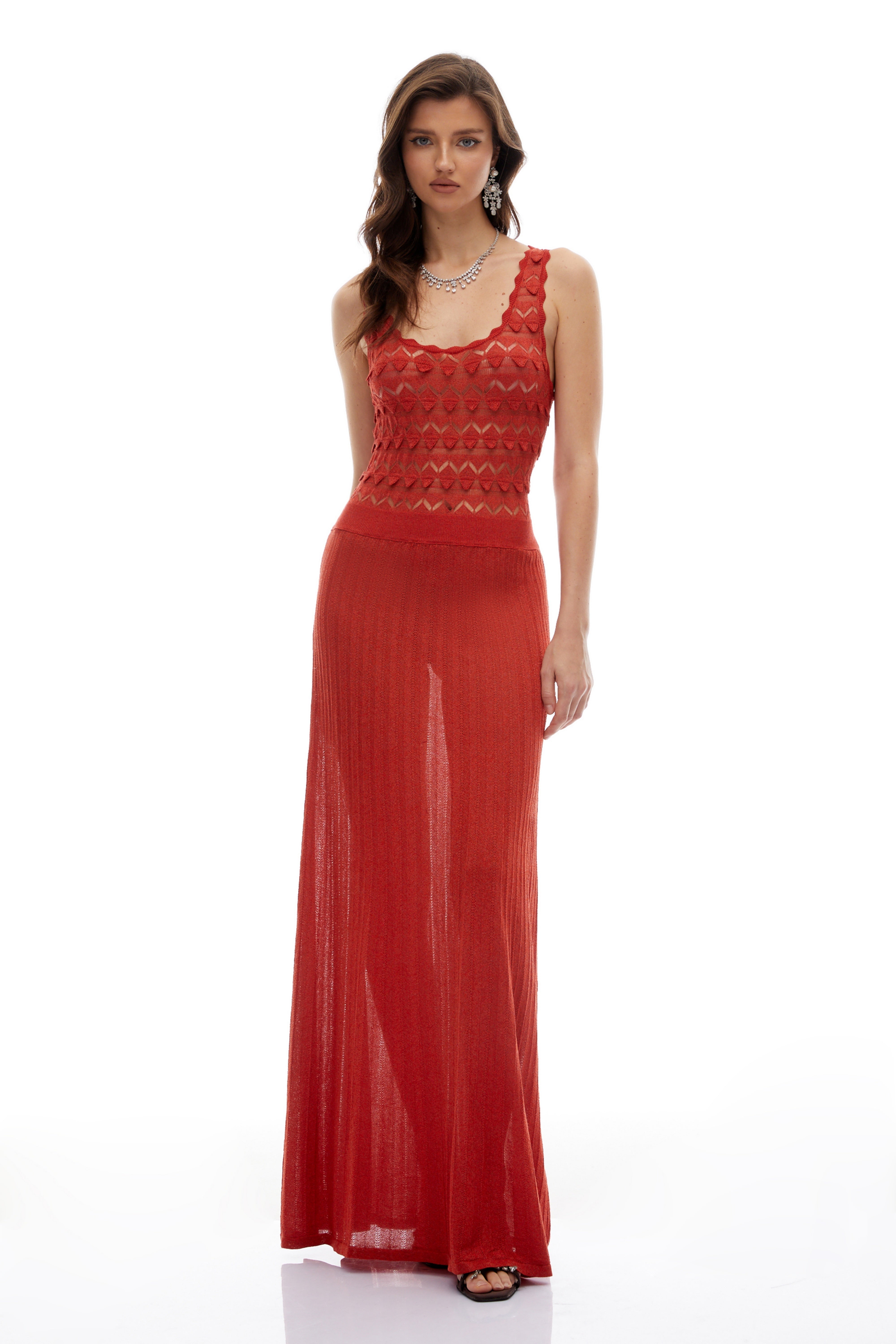 Calla Rotes Maxikleid mit 3D-Strickornamenten