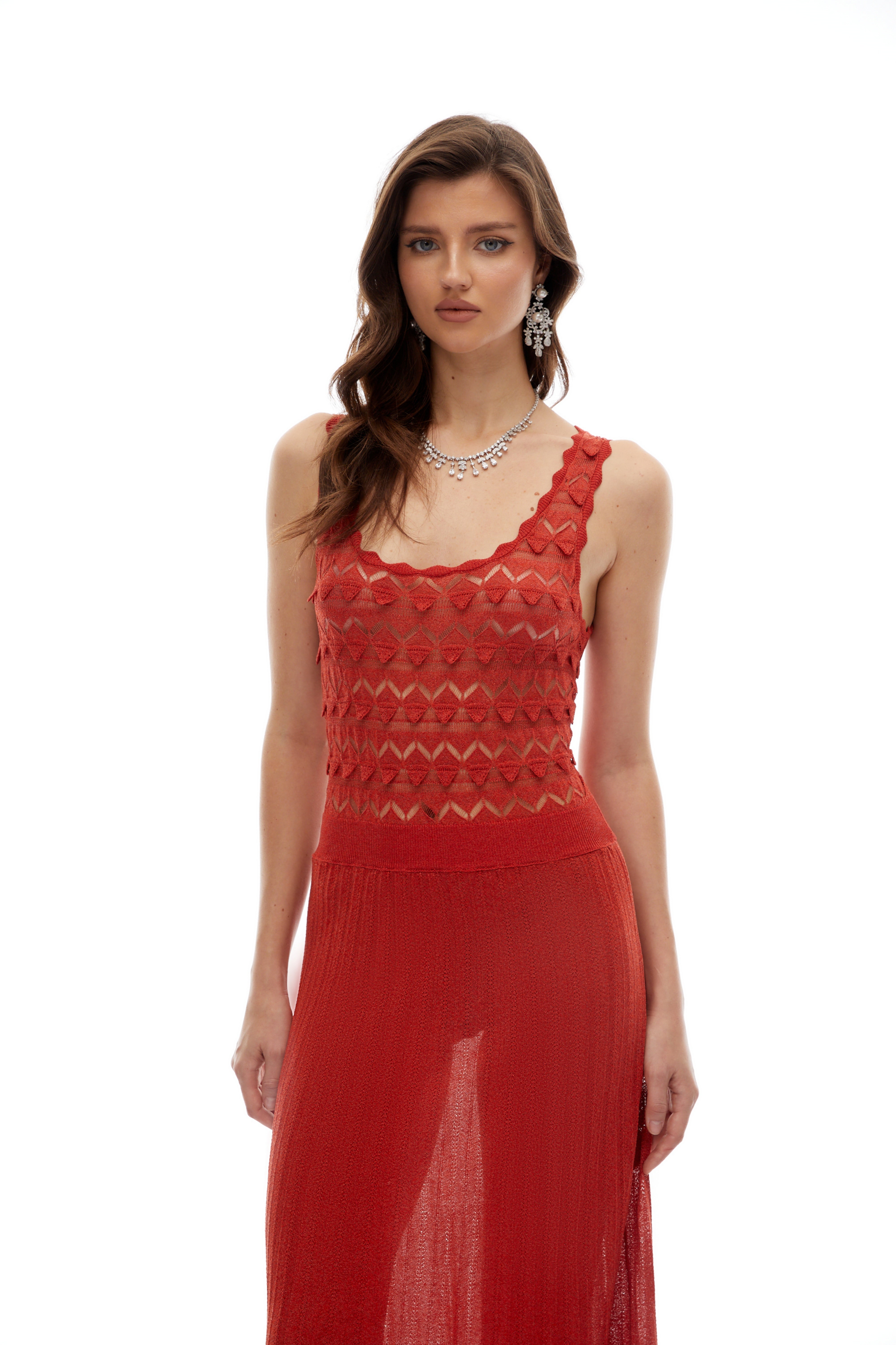 Calla Rotes Maxikleid mit 3D-Strickornamenten