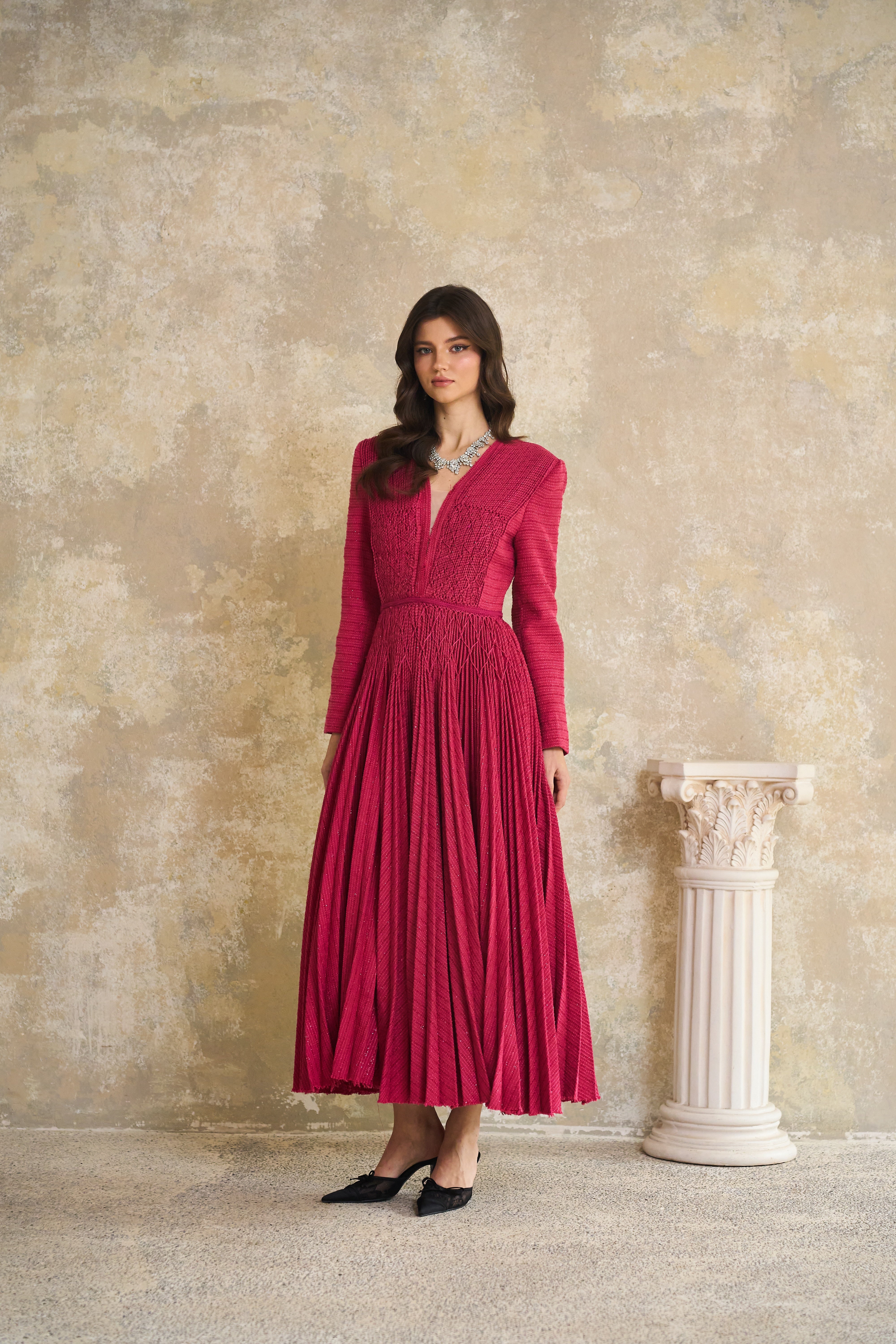 Ortensia rotes geflochtenes, plissiertes Tweed-Midikleid