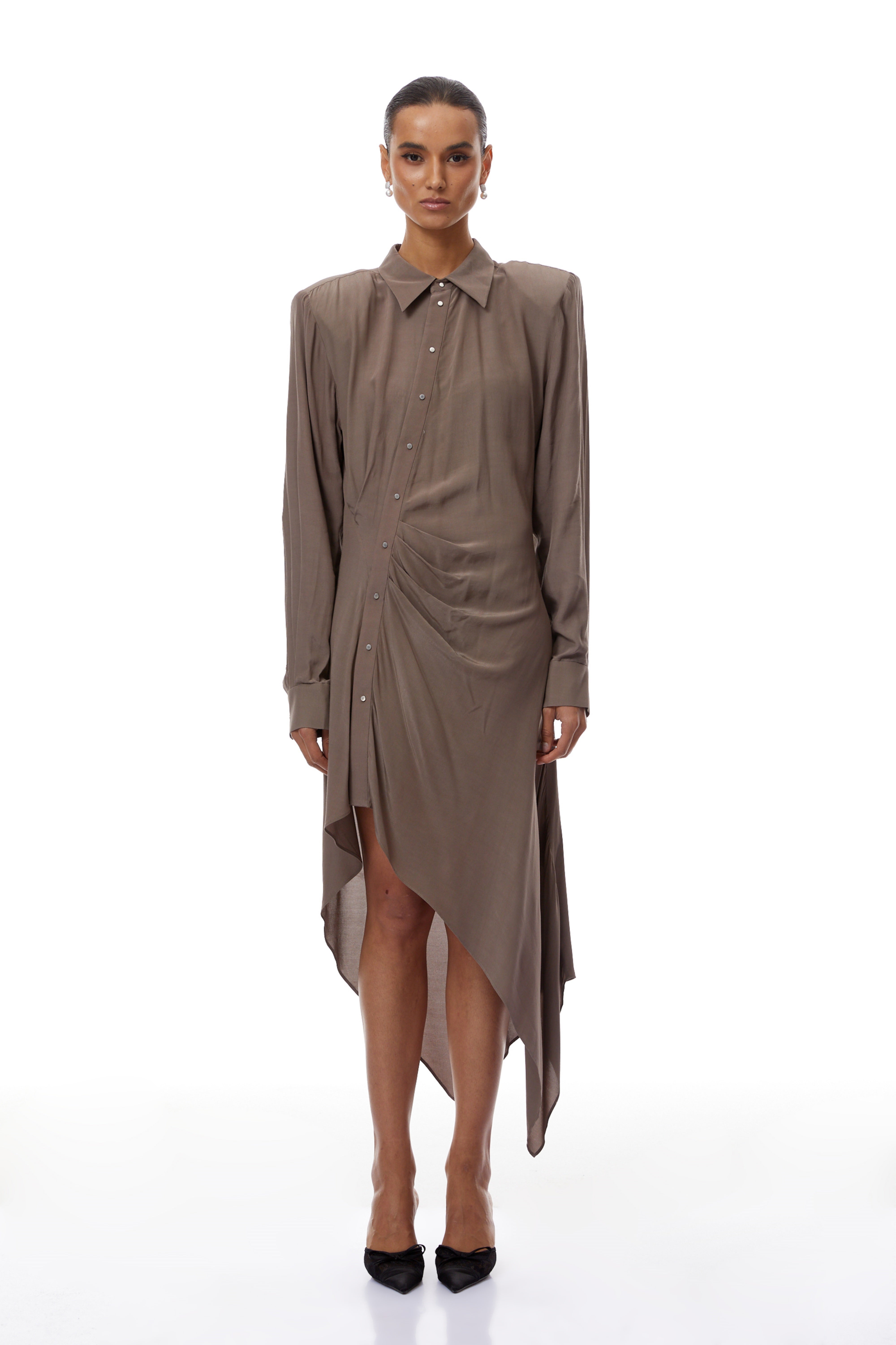 فستان روبرتا براون متوسط الطول غير متماثل ومكشكش