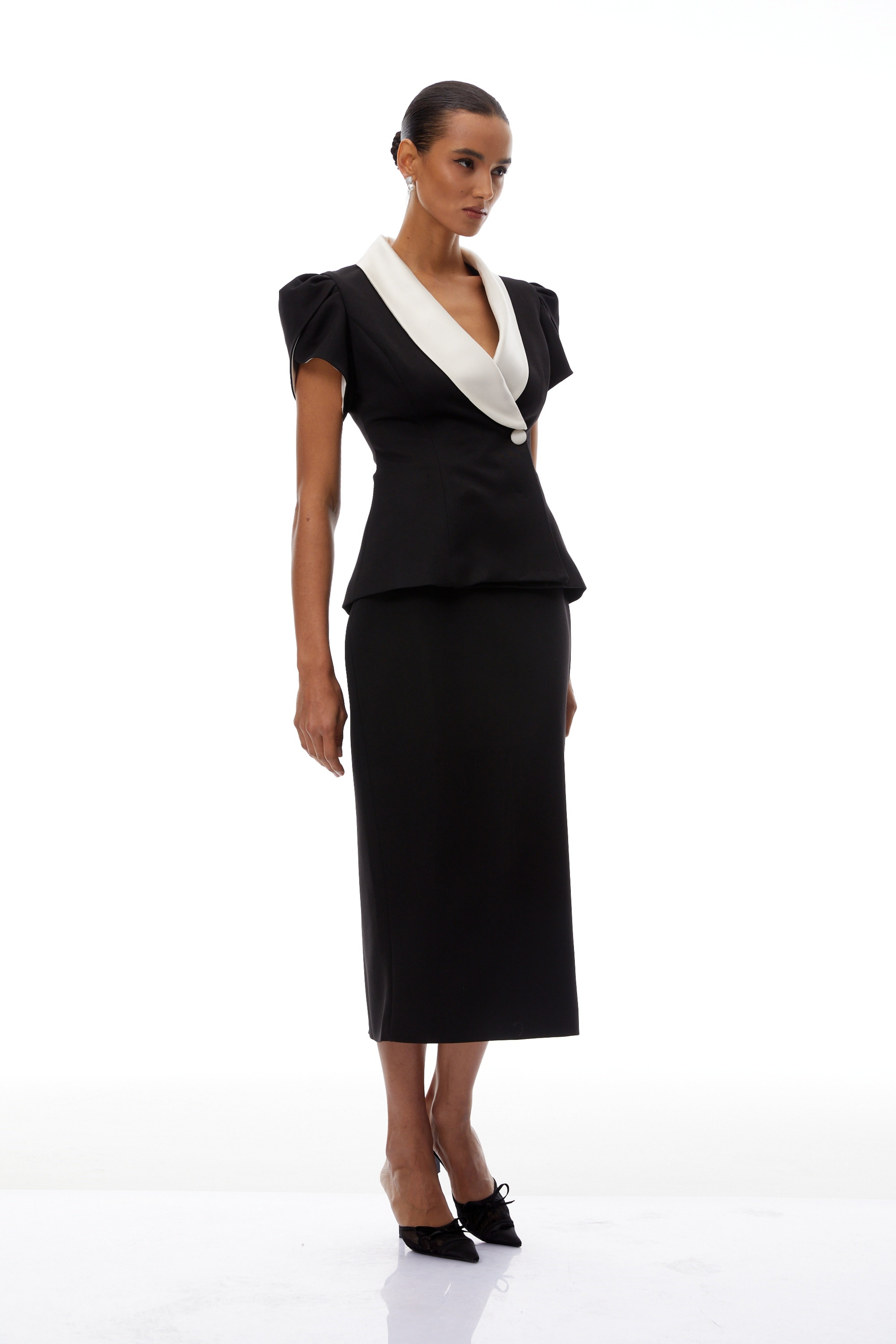 طقم بلوزة و تنورة ضيقة من أشاريا بتصميم ألوان متداخلة