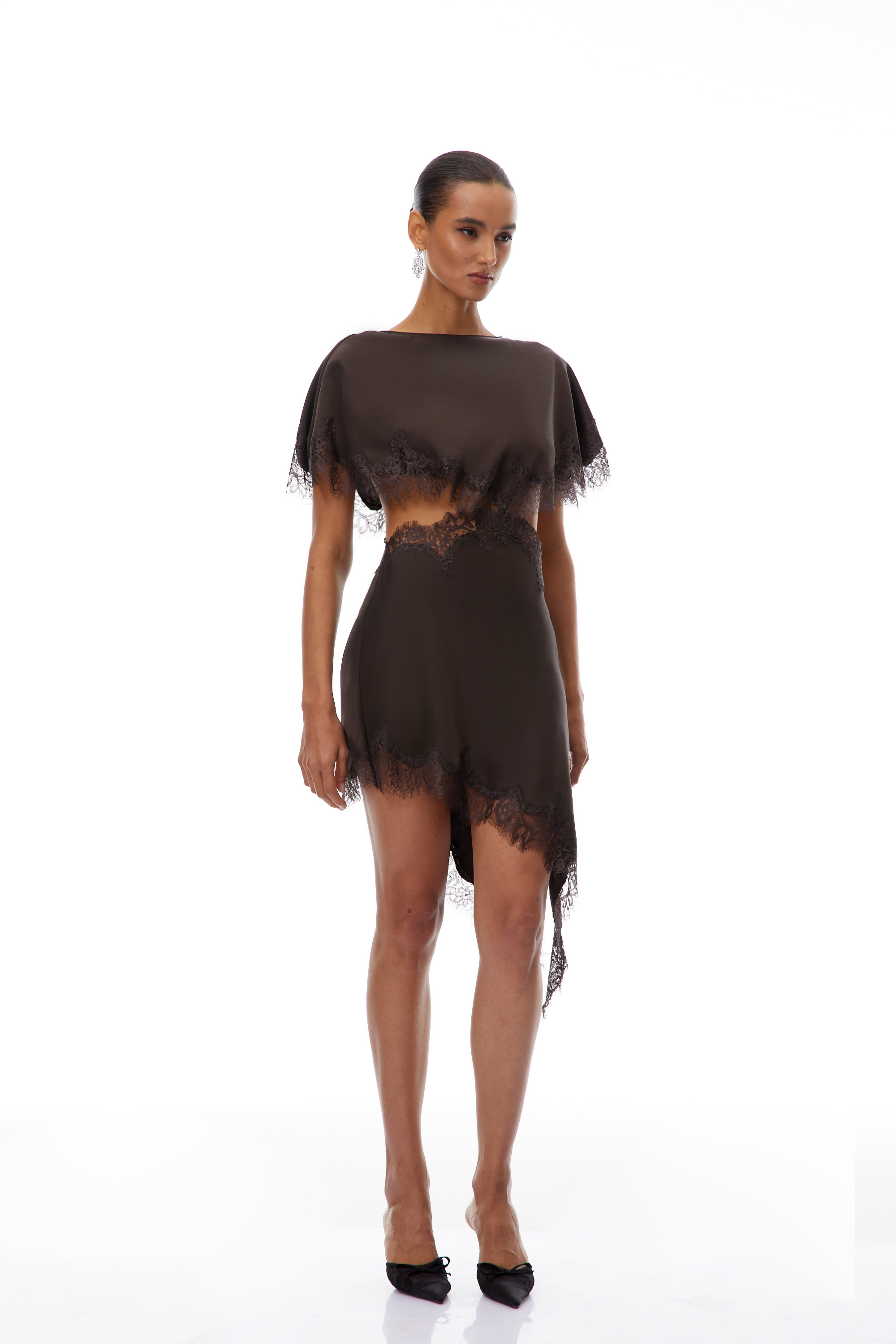 طقم جاكيت ومريلة مايا الأبيض المصنوع من اللؤلؤ الصناعي