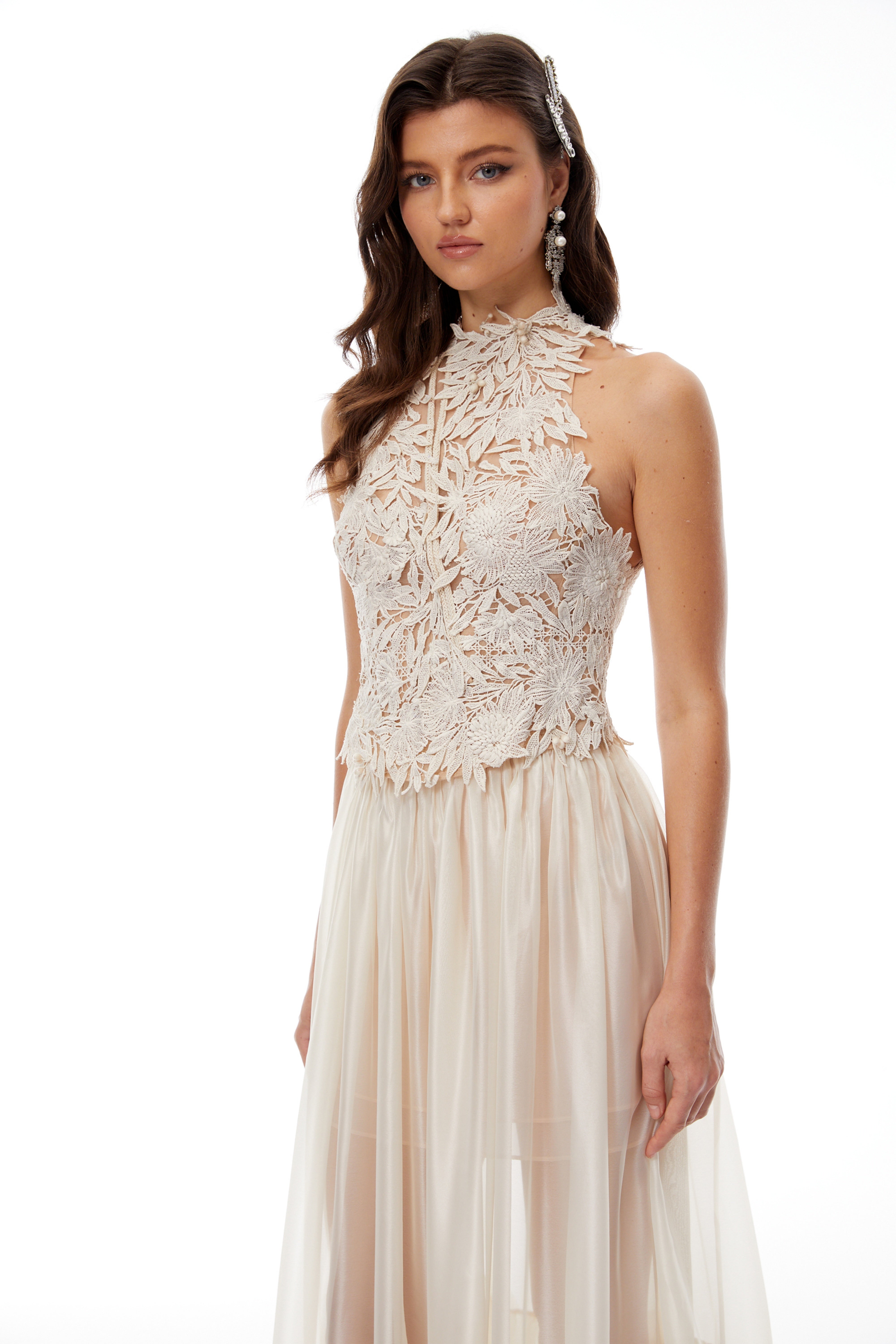 Nevaeh Cremefarbenes Set aus gehäkeltem Oberteil mit Blumenmuster und Stufenrock