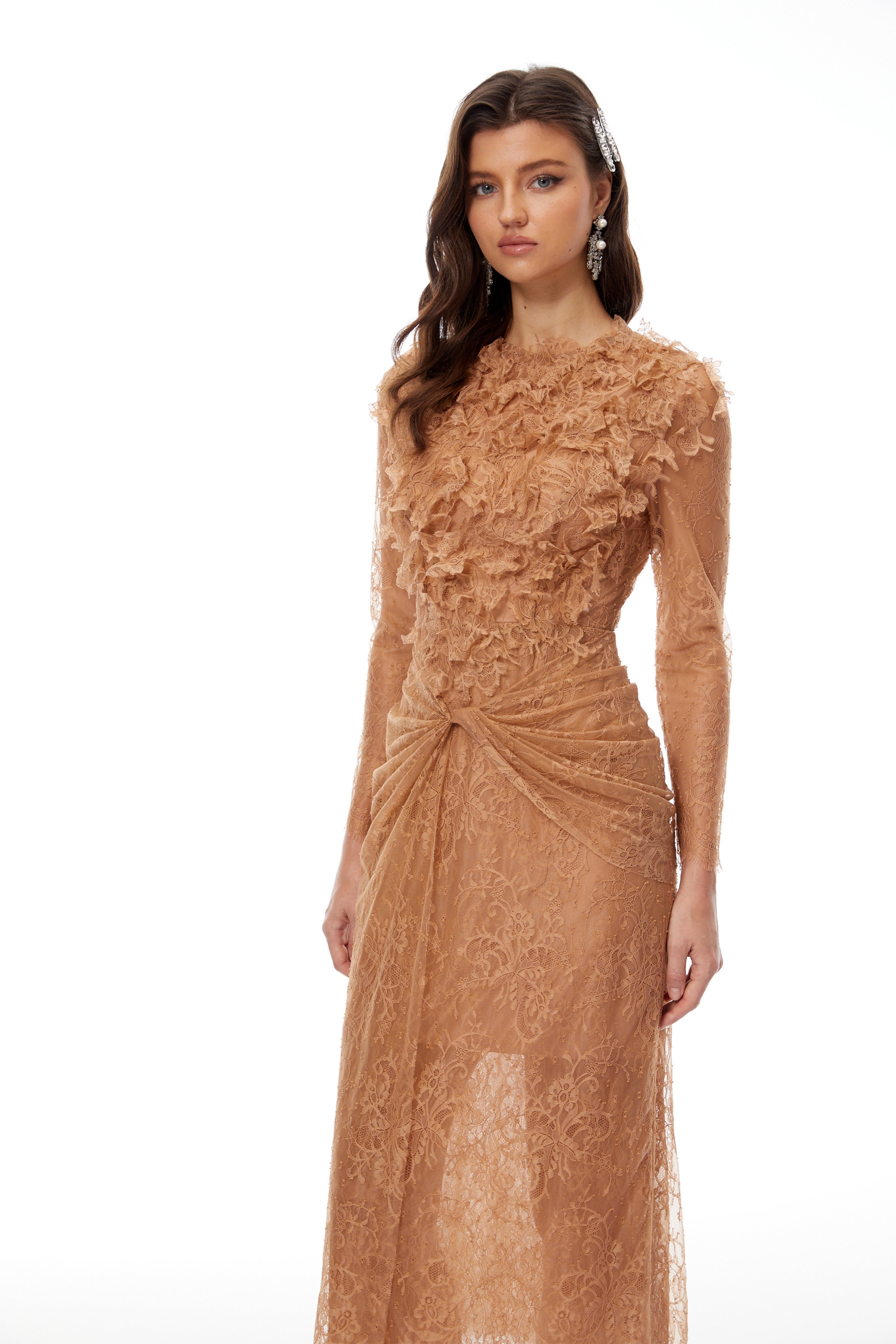 فستان دينيسا ميدي أسود مزين بالدانتيل