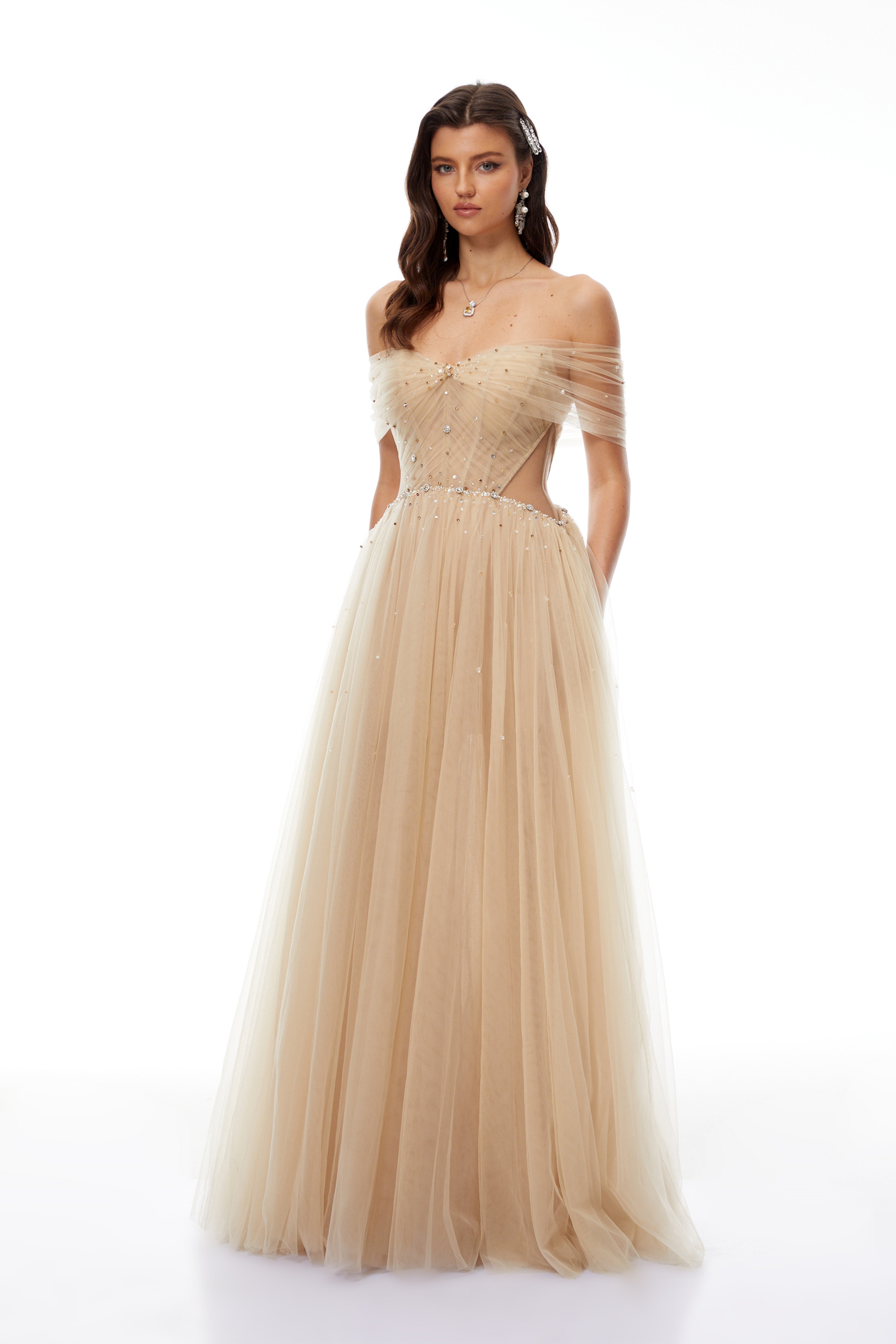 فستان دينيسا ميدي أسود مزين بالدانتيل