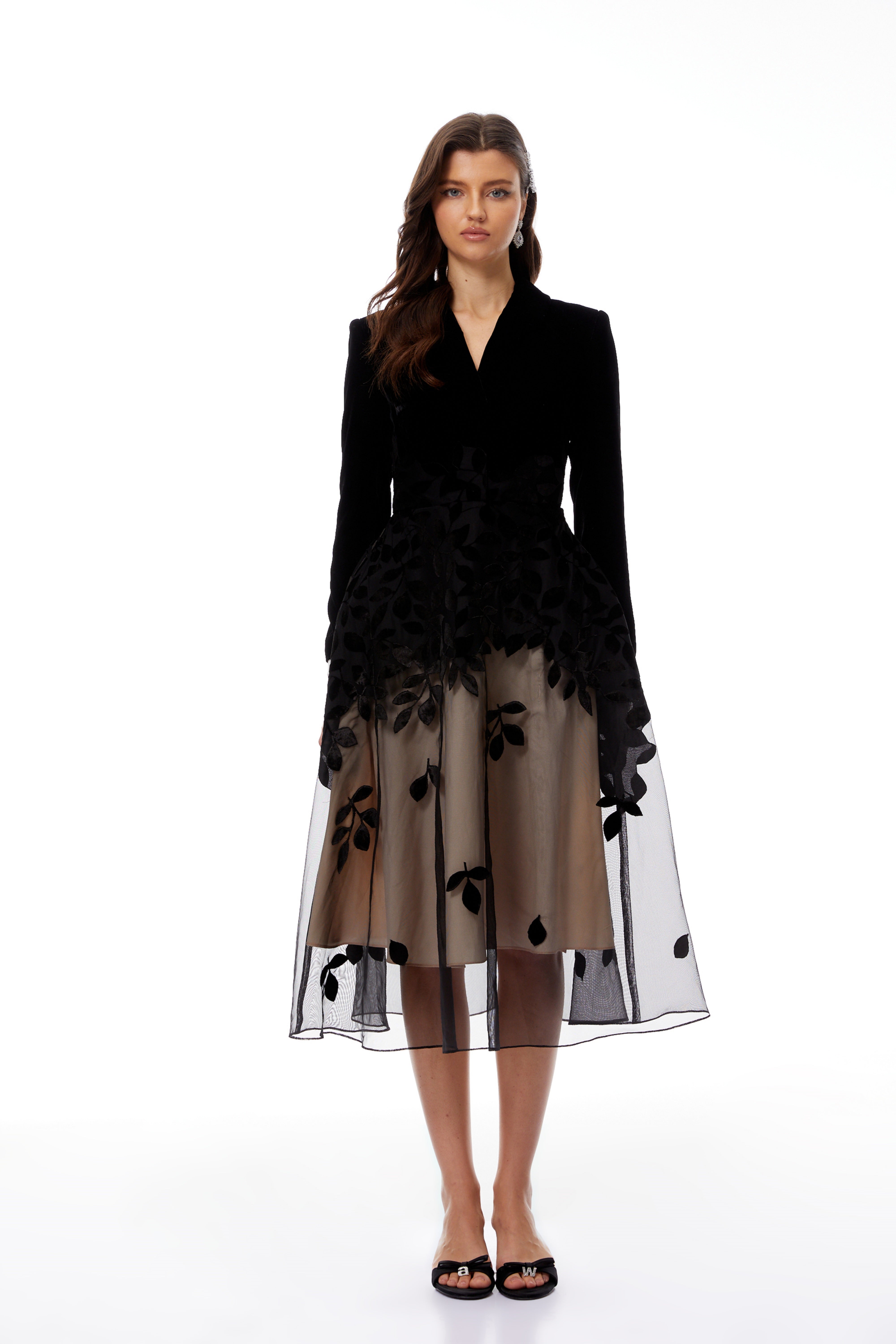 فستان دينيسا ميدي أسود مزين بالدانتيل