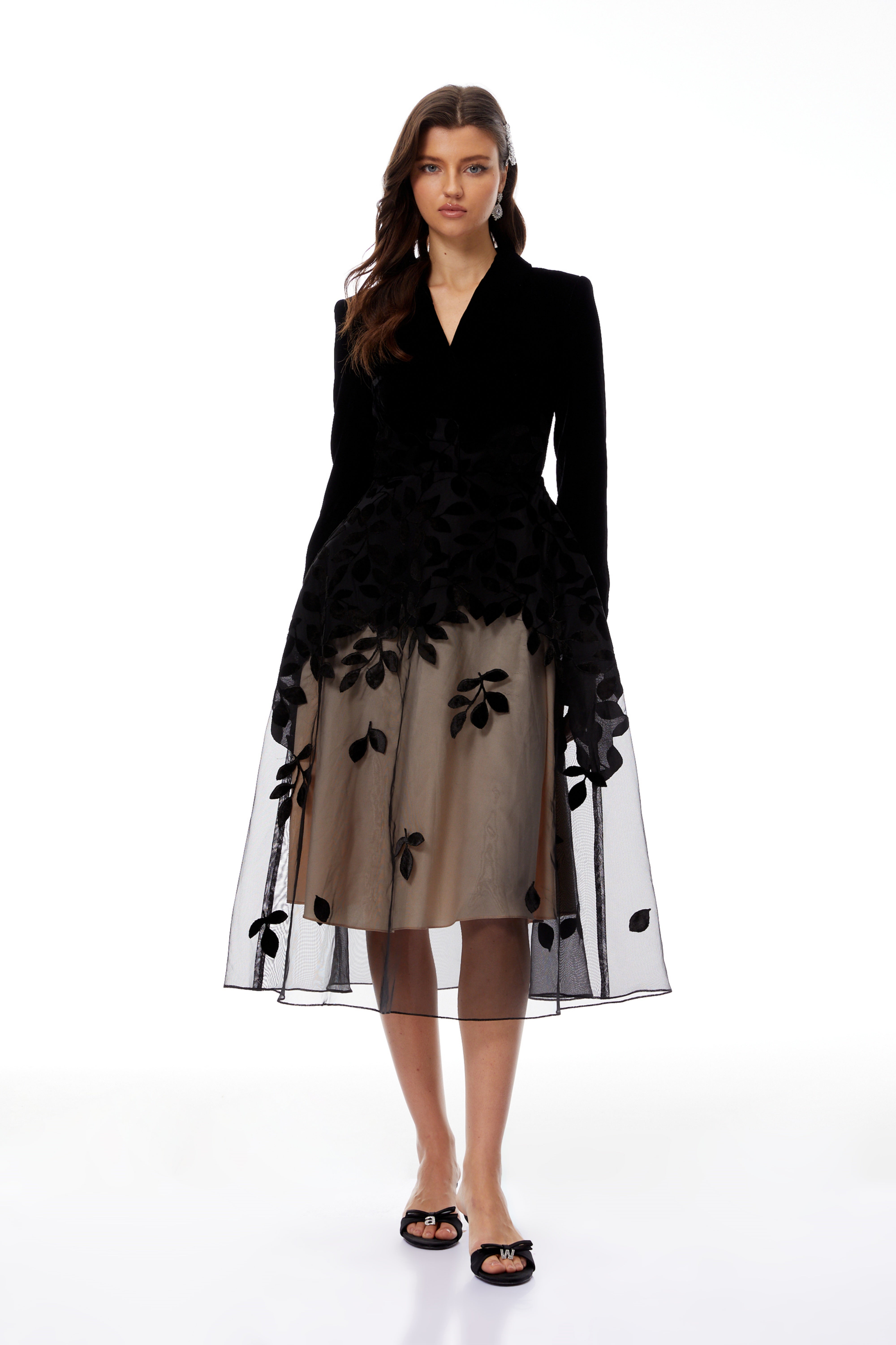 فستان دينيسا ميدي أسود مزين بالدانتيل