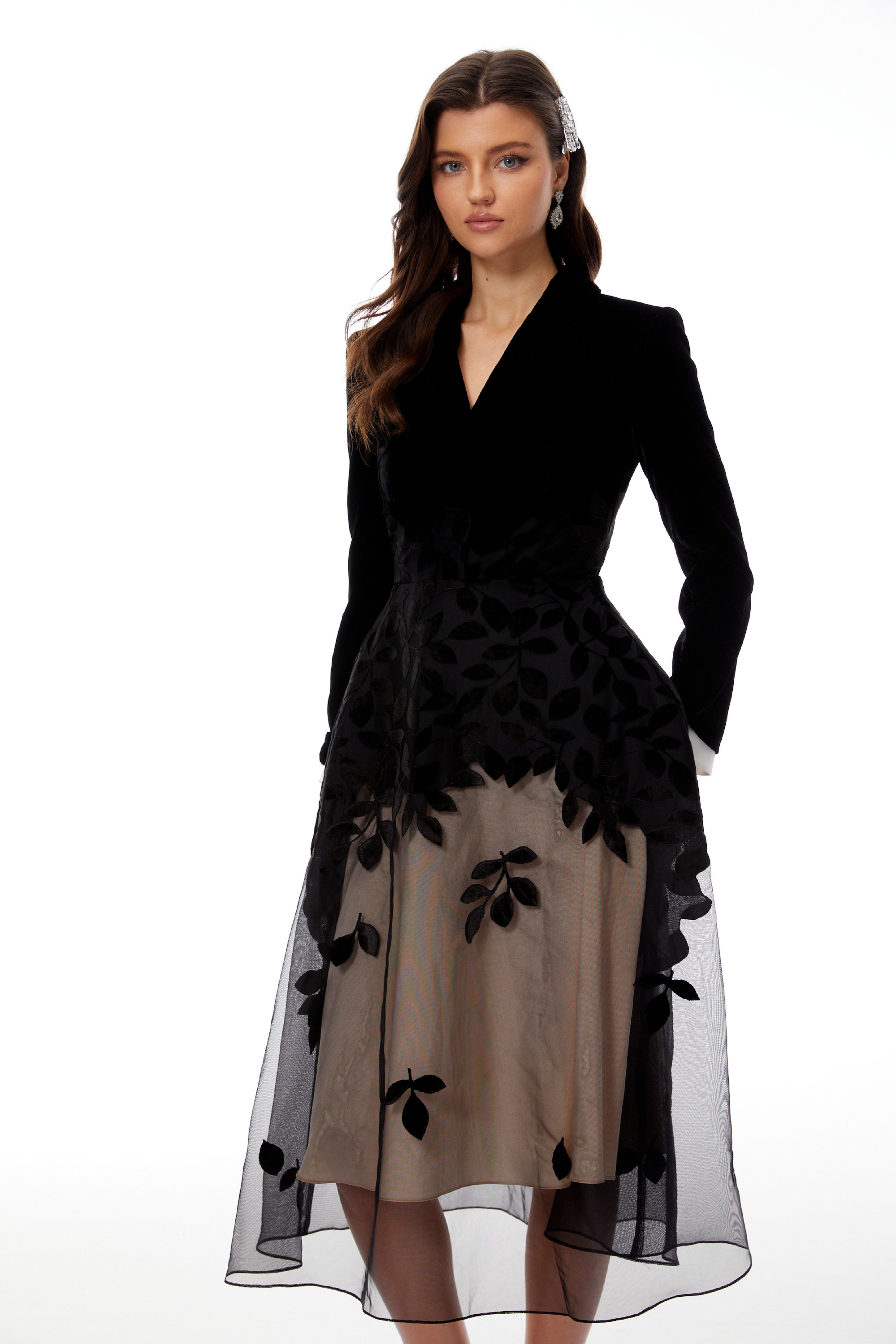 فستان دينيسا ميدي أسود مزين بالدانتيل