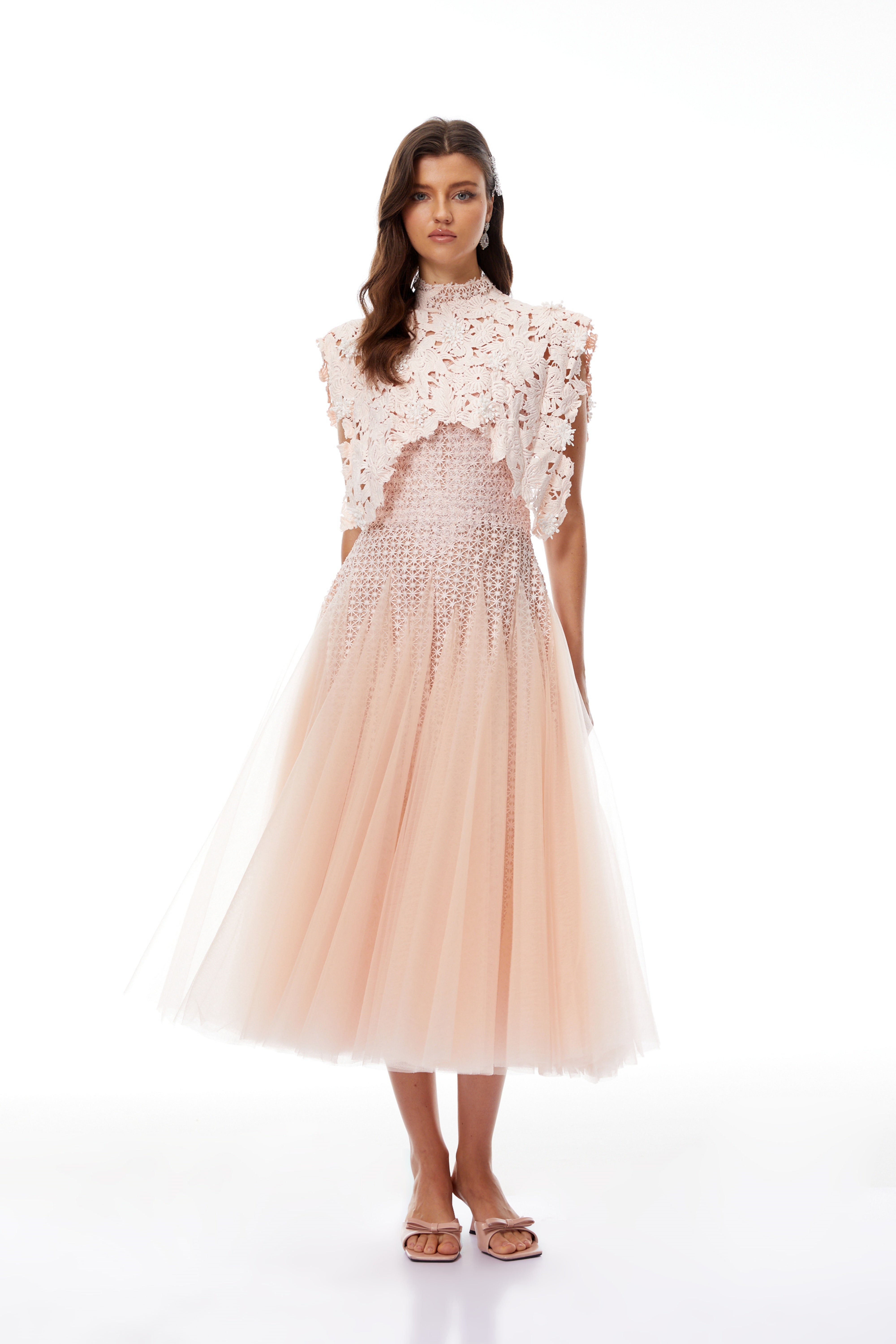 فستان دينيسا ميدي أسود مزين بالدانتيل