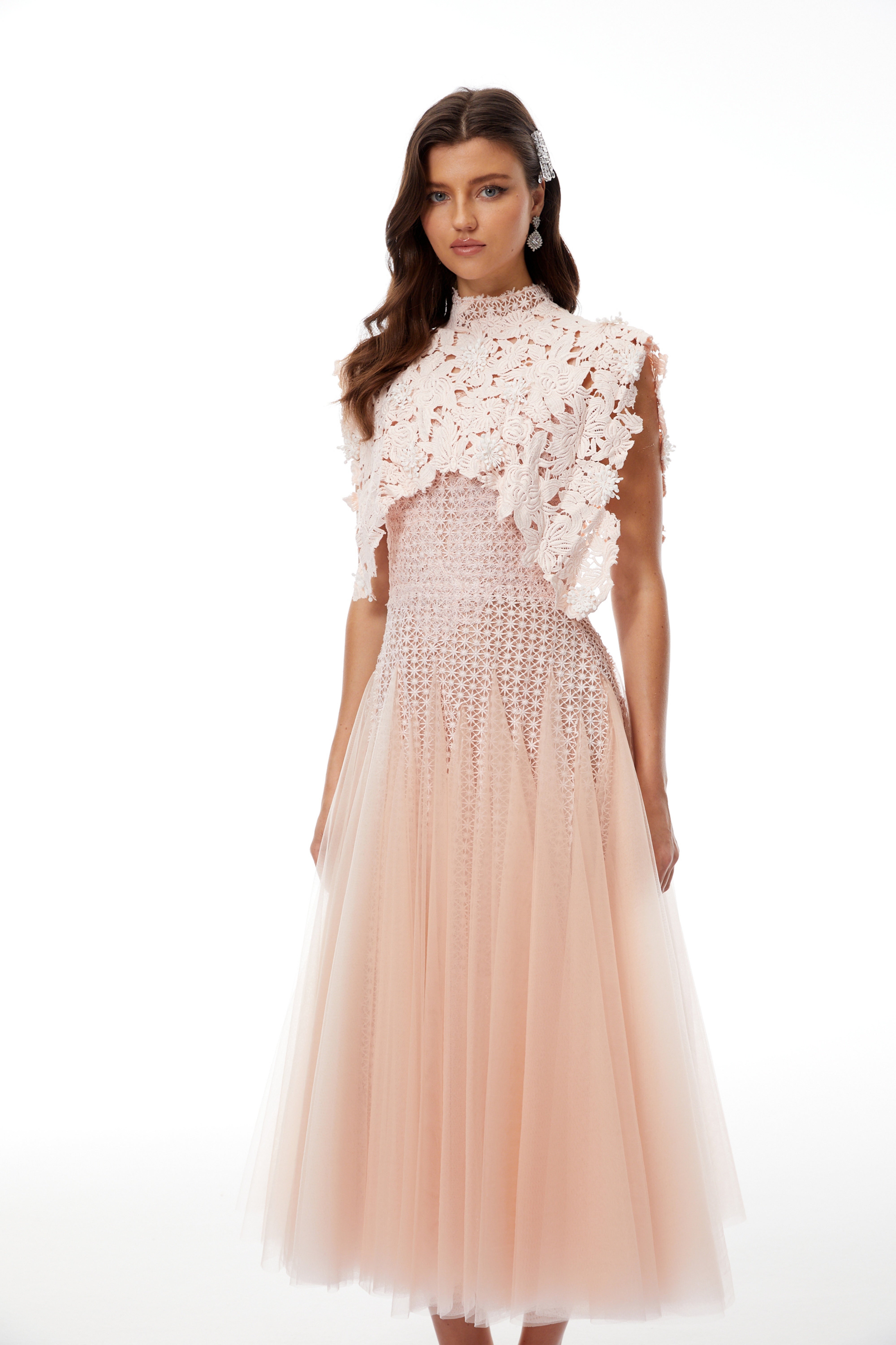 فستان دينيسا ميدي أسود مزين بالدانتيل