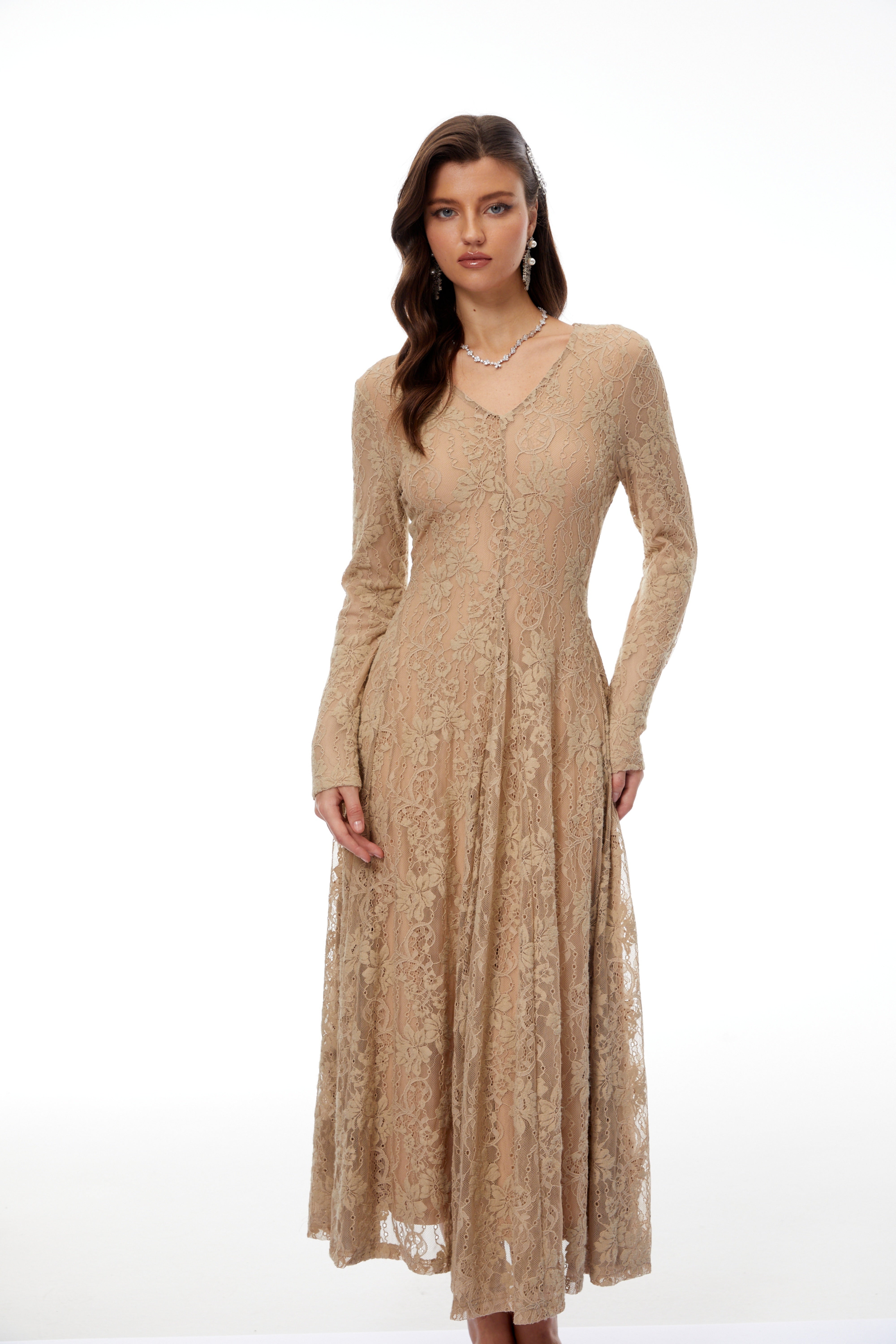 Fernanda Neutrals Maxikleid mit Blumenstickerei