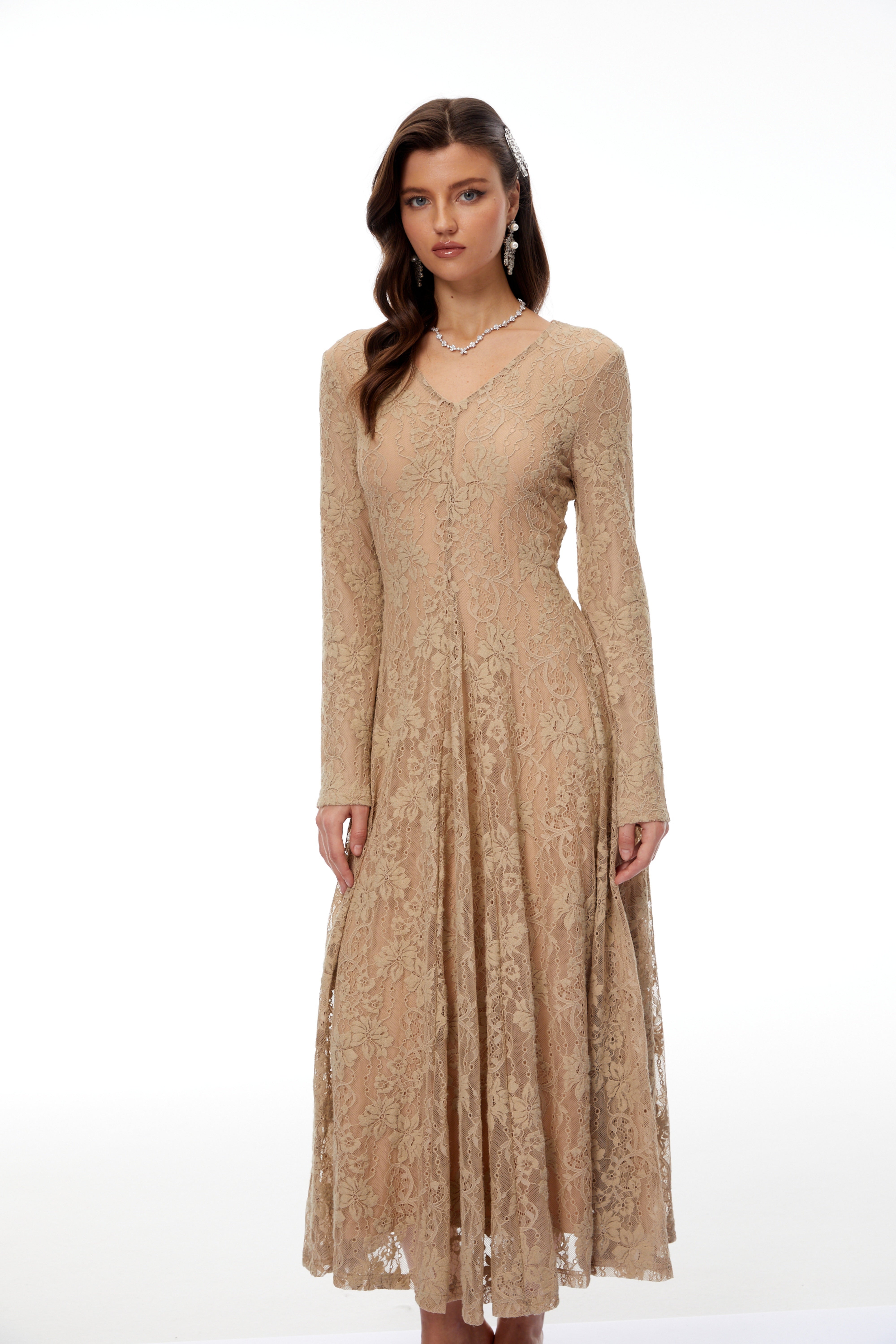 Fernanda Neutrals Maxikleid mit Blumenstickerei