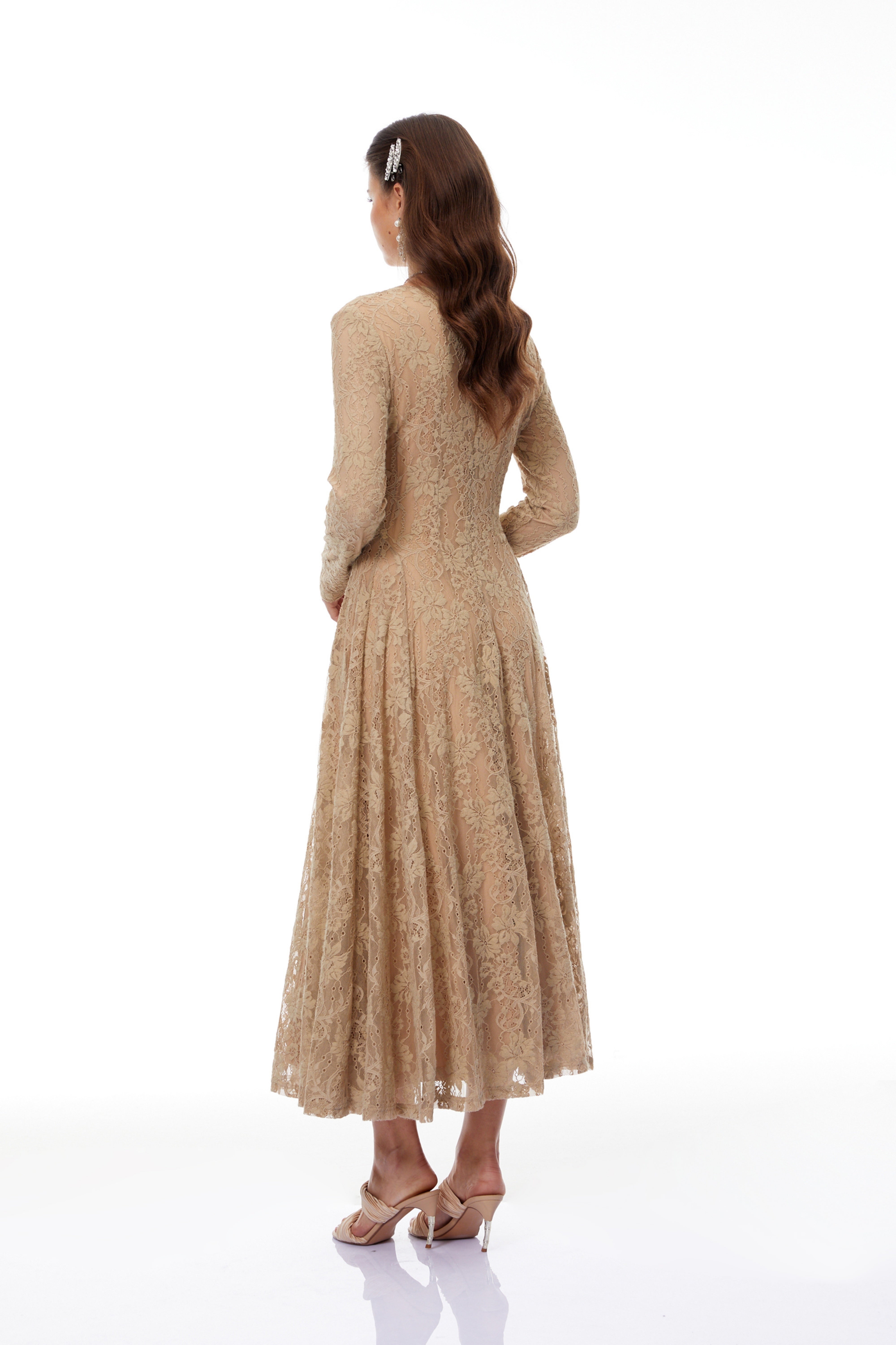 Fernanda Neutrals Maxikleid mit Blumenstickerei