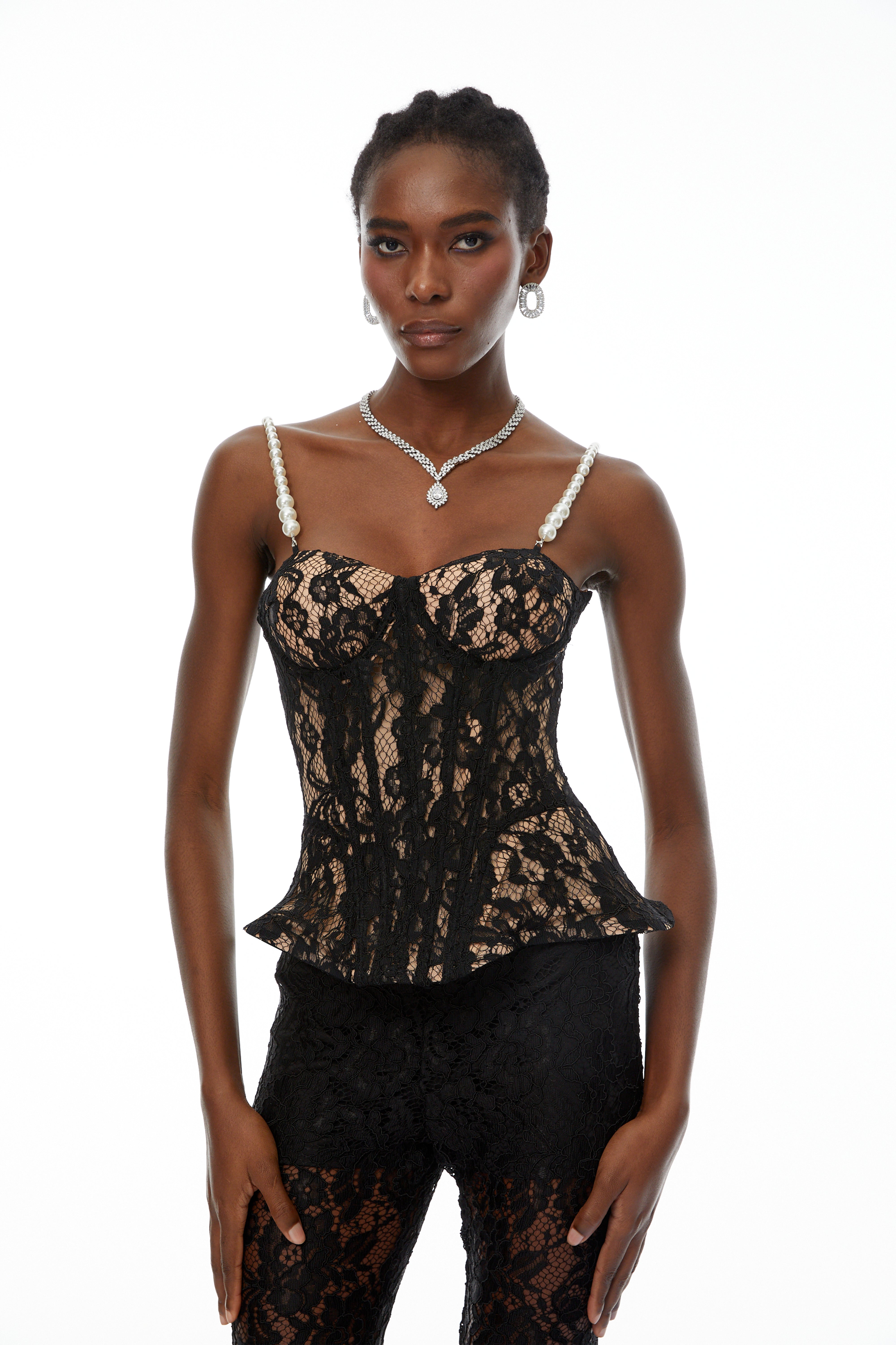 Védís Schwarzes Set aus Oberteil und Hose mit Blumenmuster aus Spitze