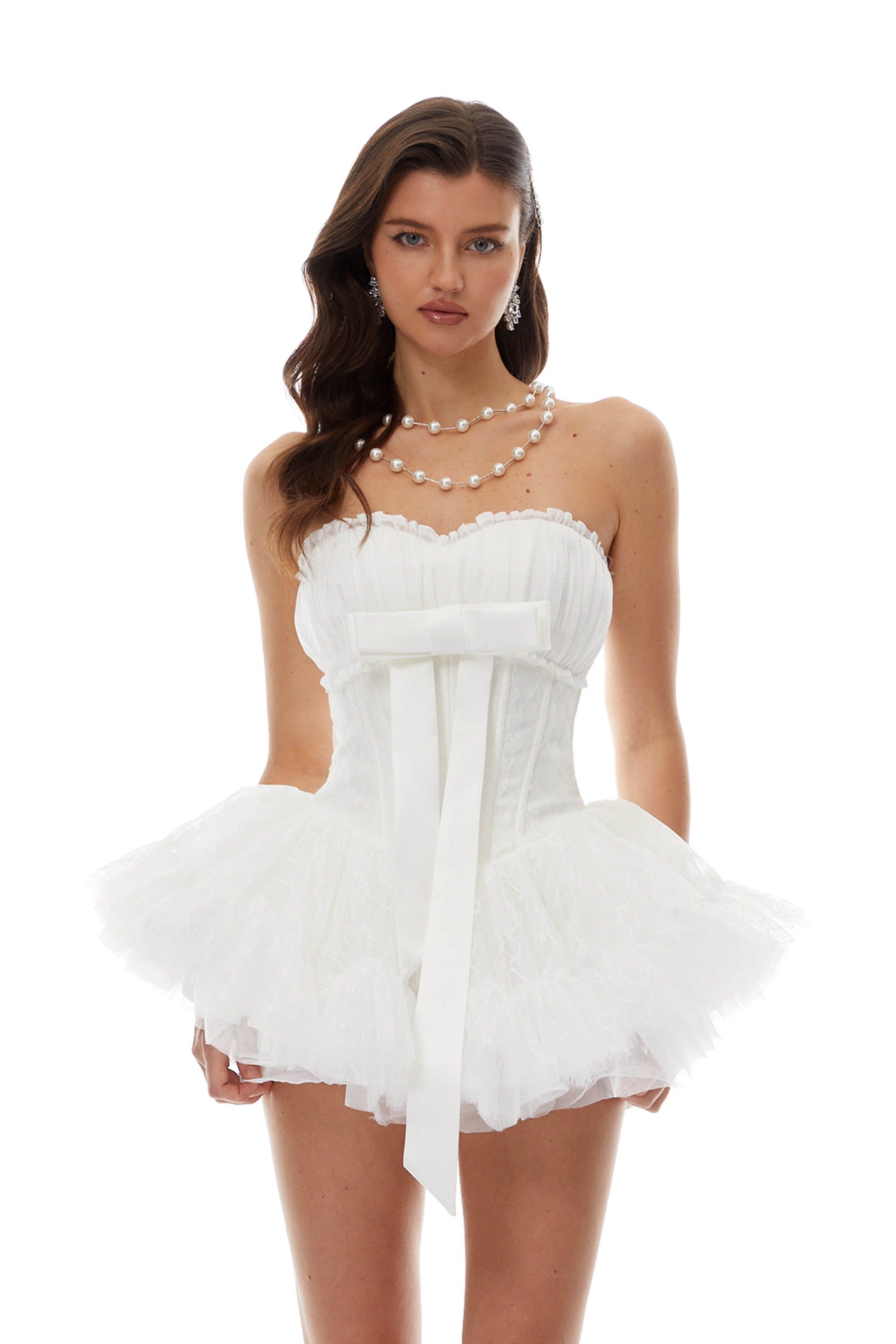 فستان جورجيا الأبيض الطويل بتصميم الكورسيه المصنوع من الدانتيل الزهري