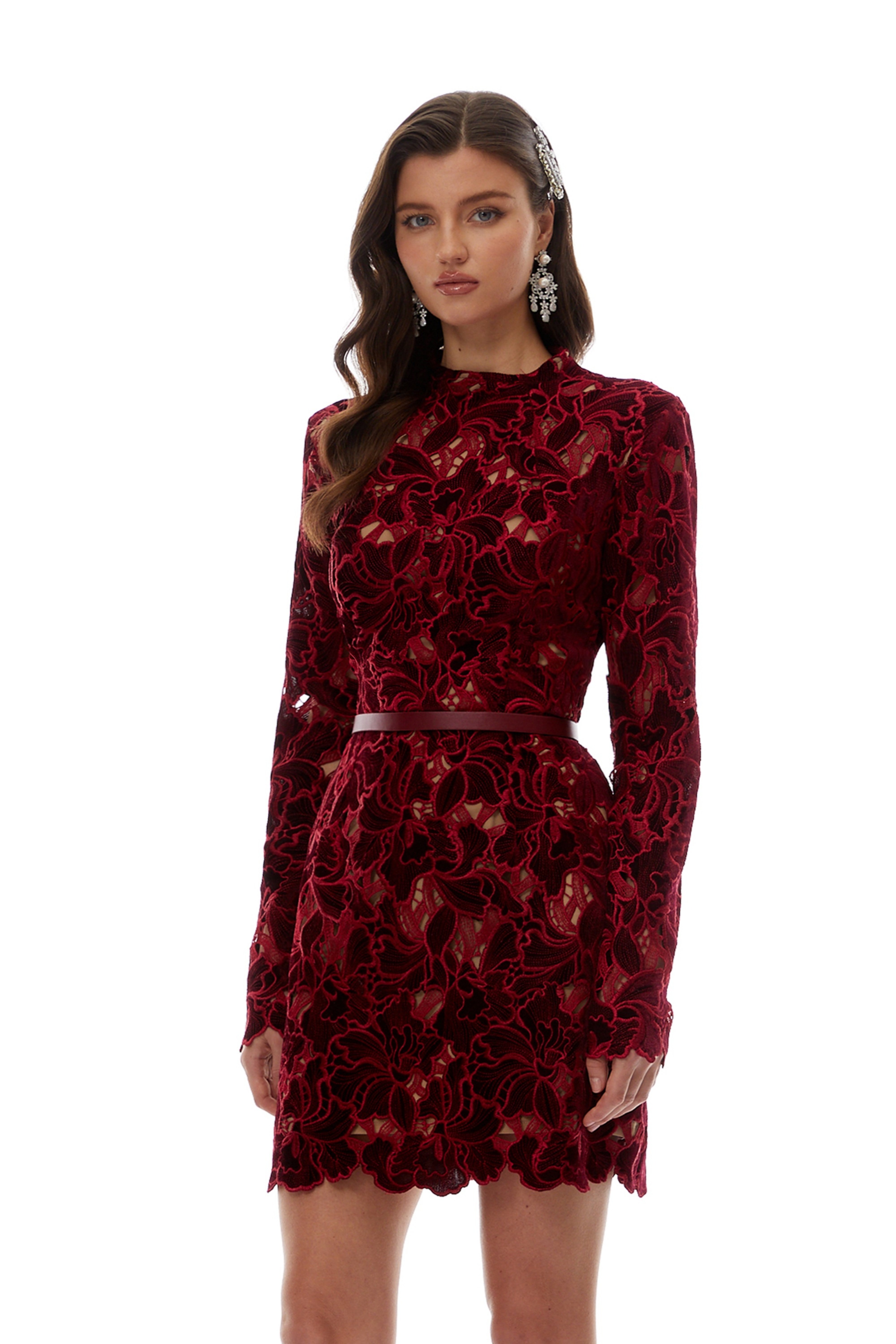 Rotes Minikleid mit Blumenstickerei