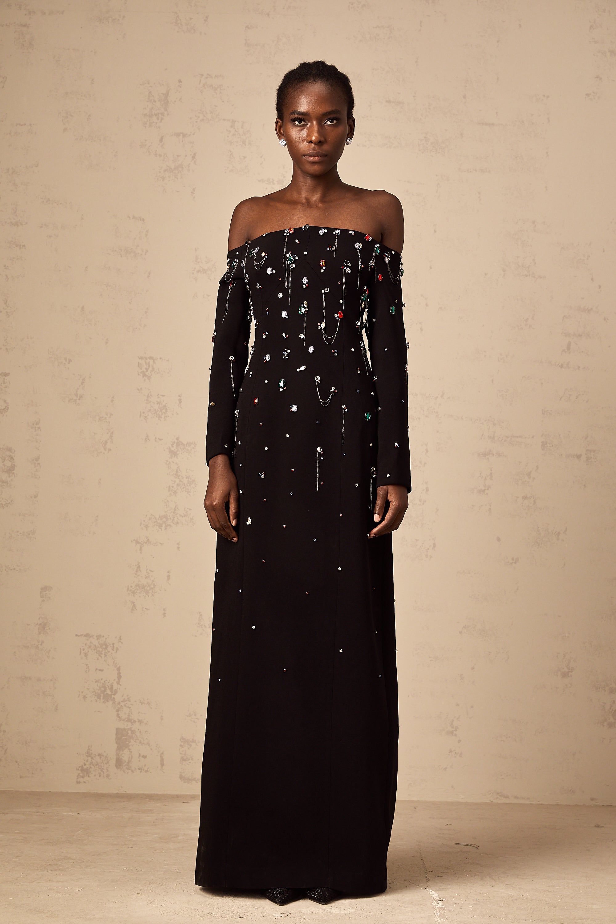 Gabrielle – Schwarzes, schulterfreies Maxikleid mit Kristallen