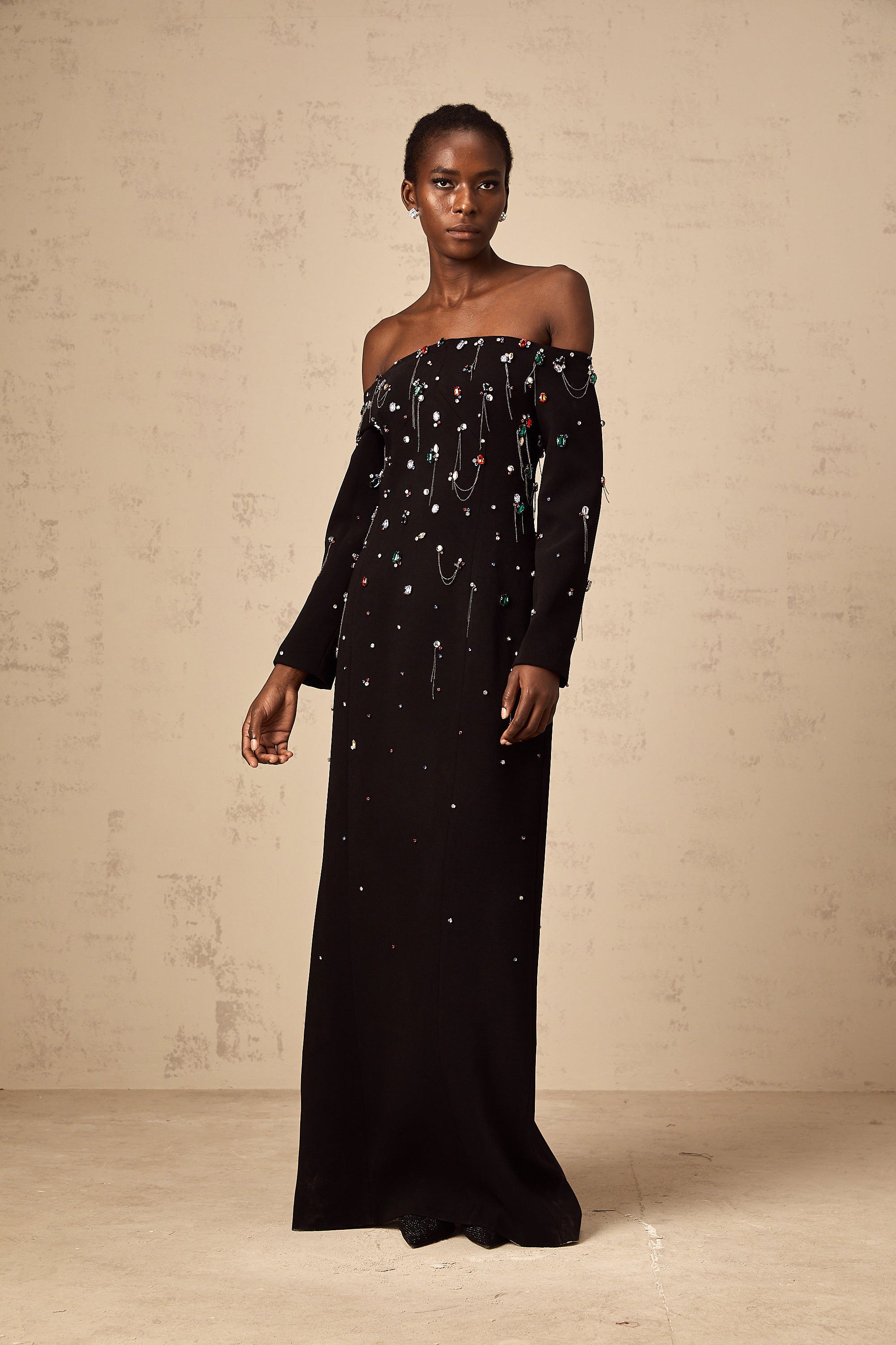 Gabrielle – Schwarzes, schulterfreies Maxikleid mit Kristallen