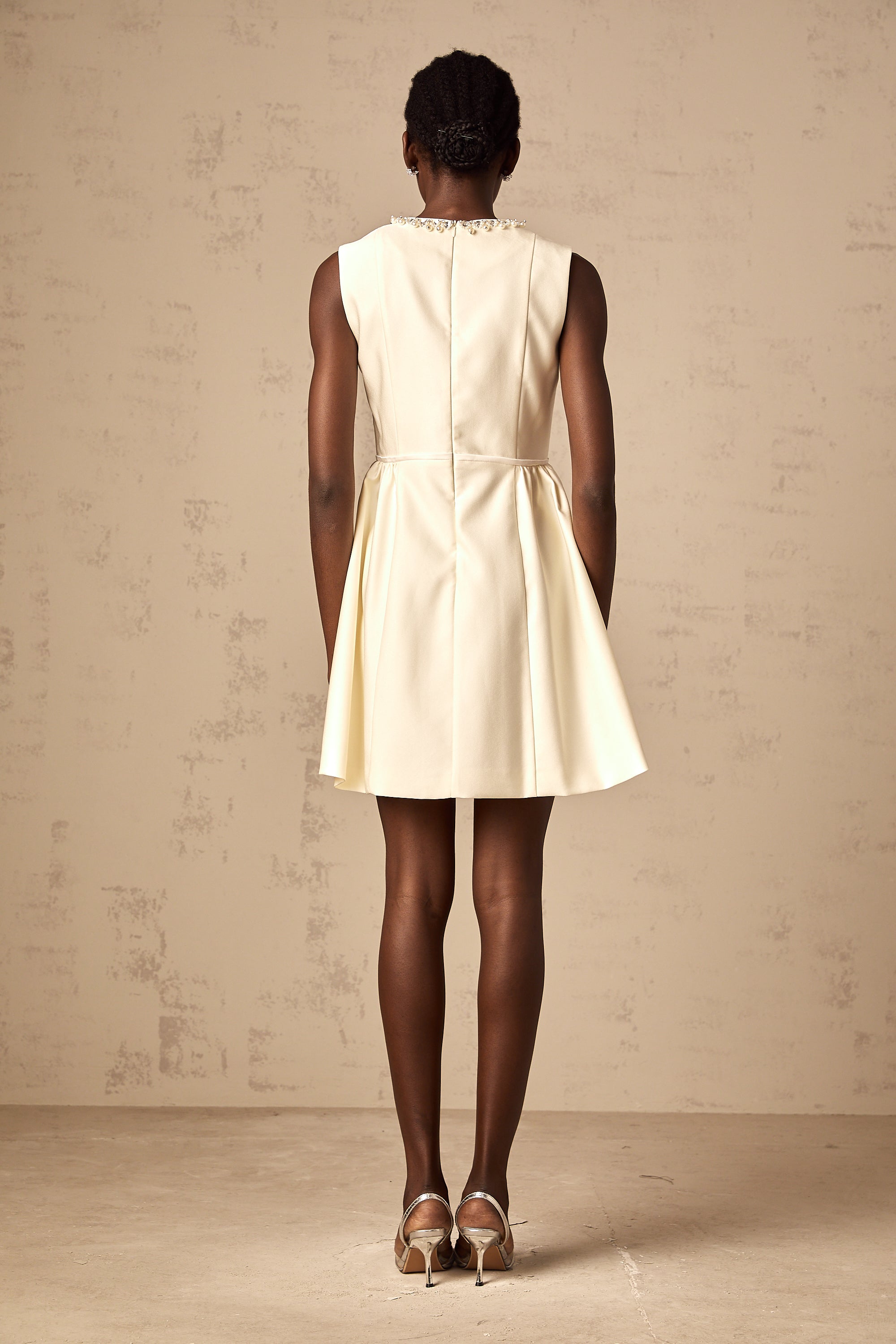 Mini-robe blanche à nœud d'Isabelle (Vente définitive - États-Unis uniquement)