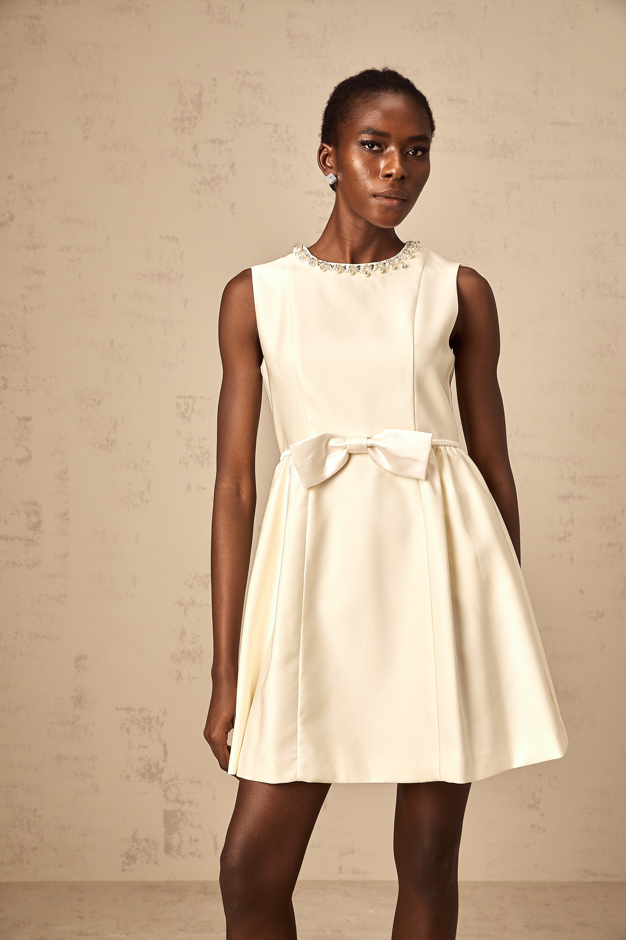 Mini-robe blanche à nœud d'Isabelle (Vente définitive - États-Unis uniquement)