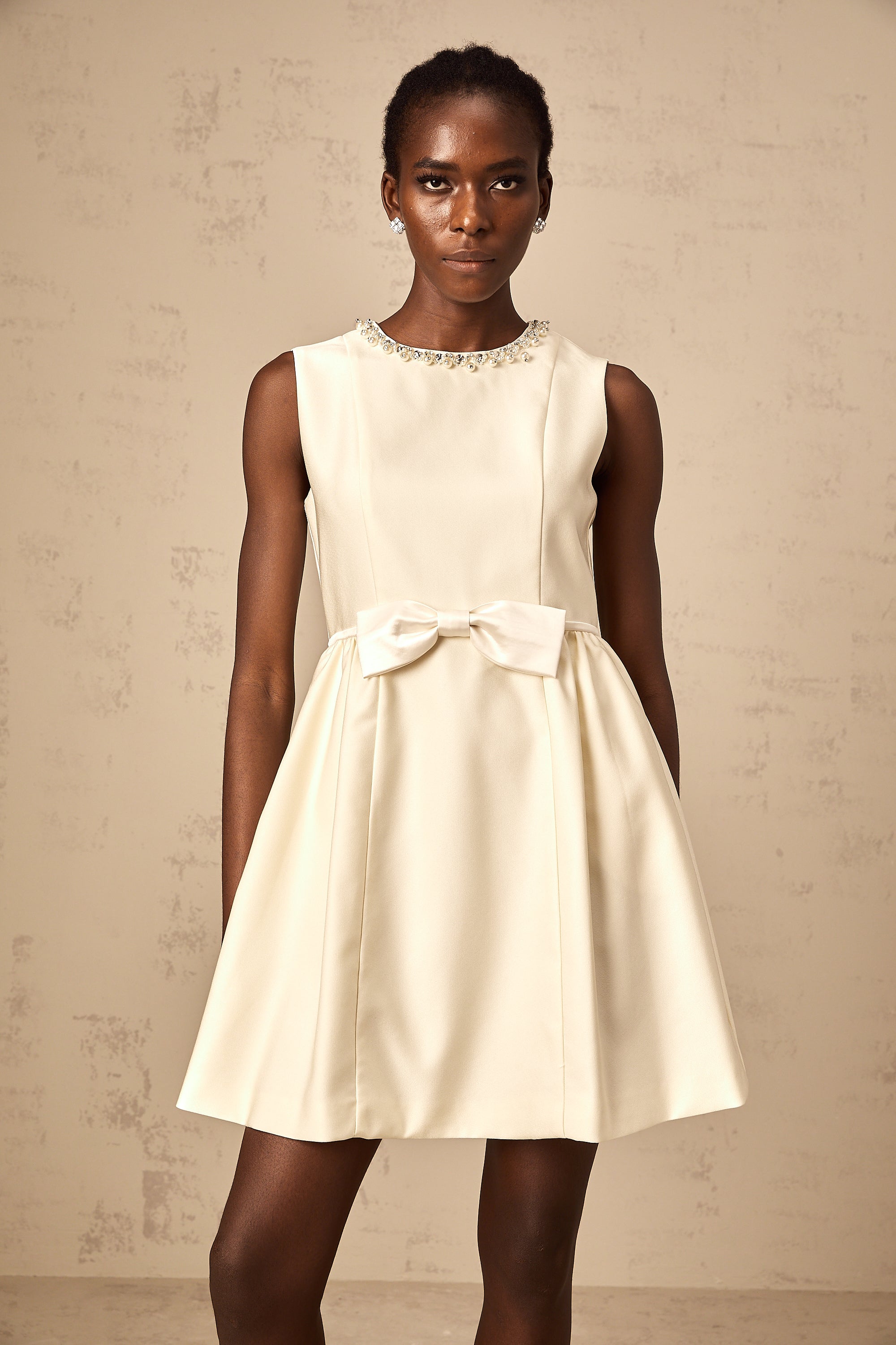 Mini-robe blanche à nœud d'Isabelle (Vente définitive - États-Unis uniquement)