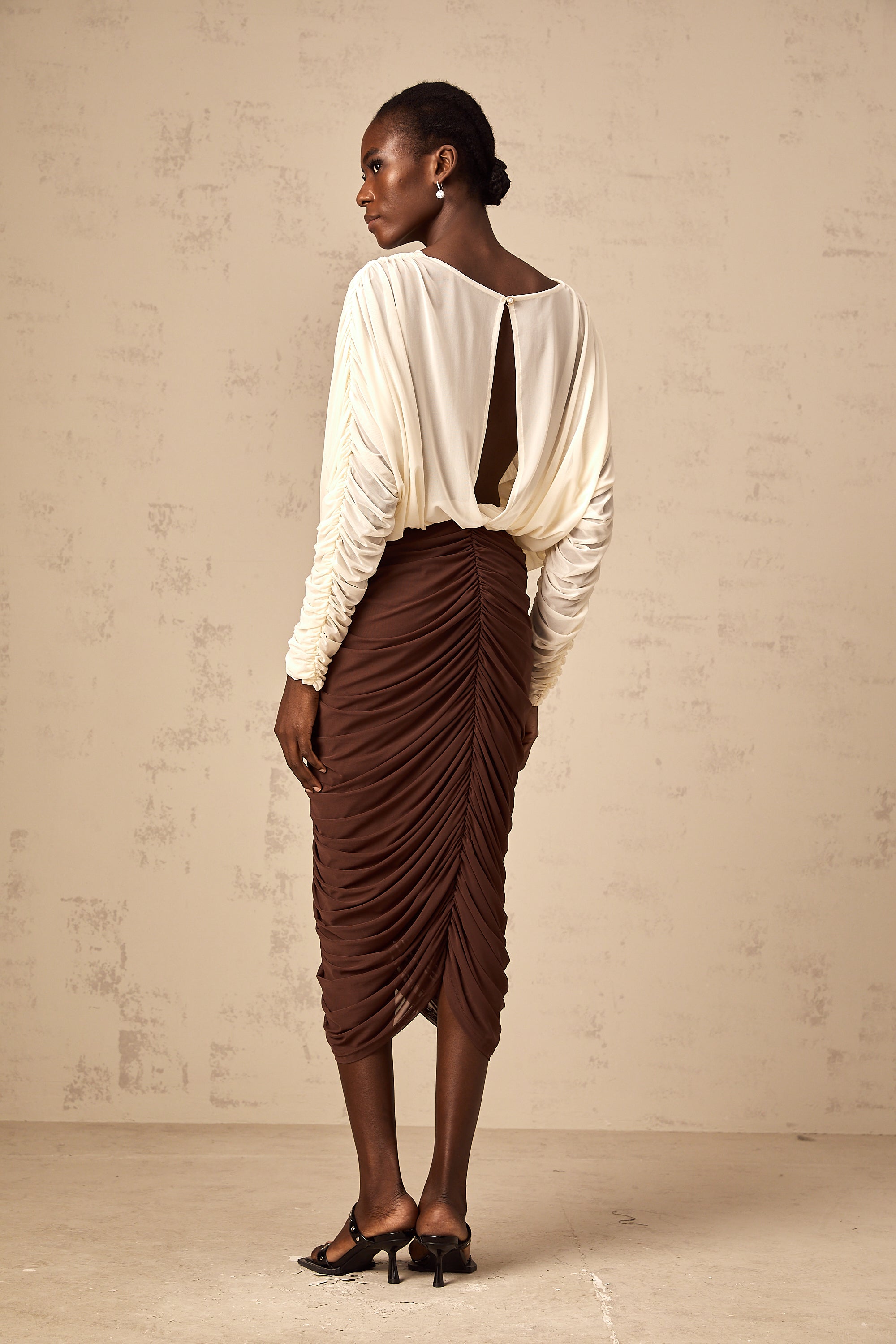 فستان متوسط الطول من Léontine مزين ببروش زهور متعدد الألوان