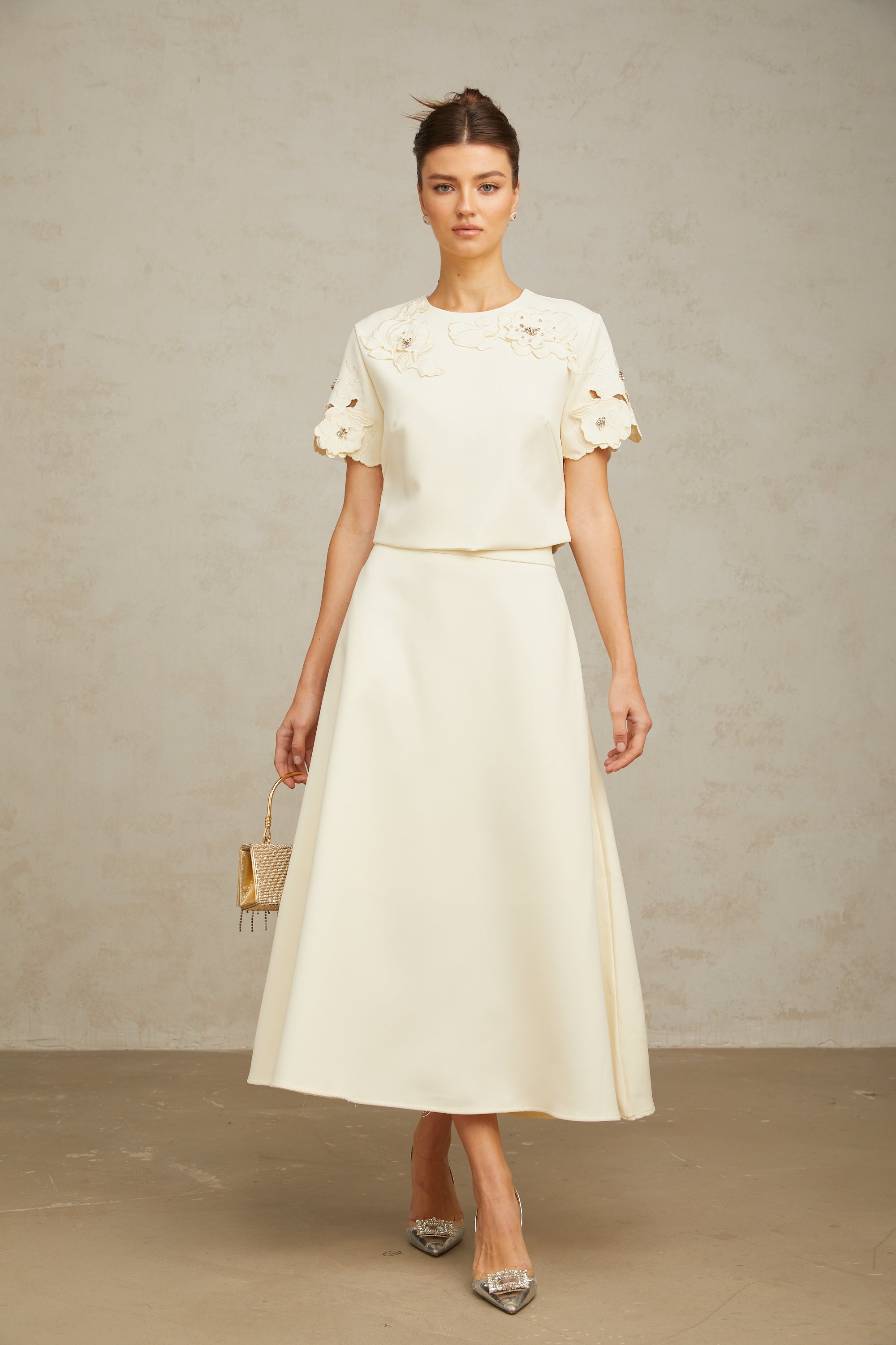 Coralie Neutrals 3D-Blütenblatt-Oberteil und Rock passendes Set