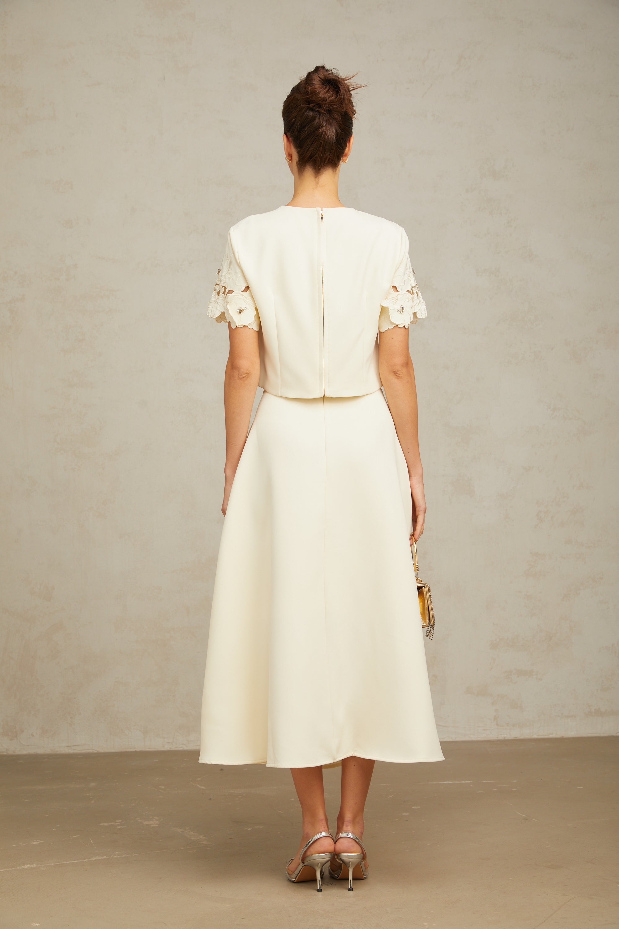 Coralie Neutrals 3D-Blütenblatt-Oberteil und Rock passendes Set