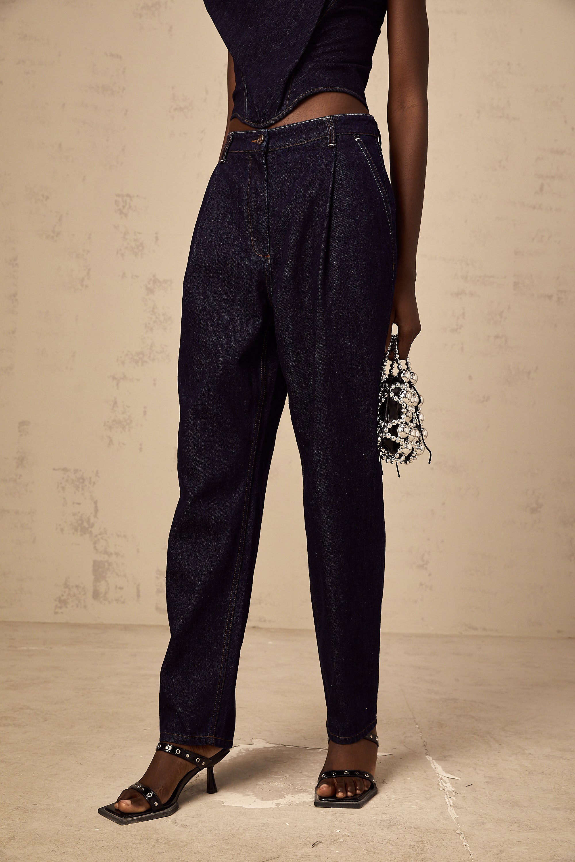 بنطلون جينز داناي أزرق بخصر مرتفع وتفاصيل مطوية