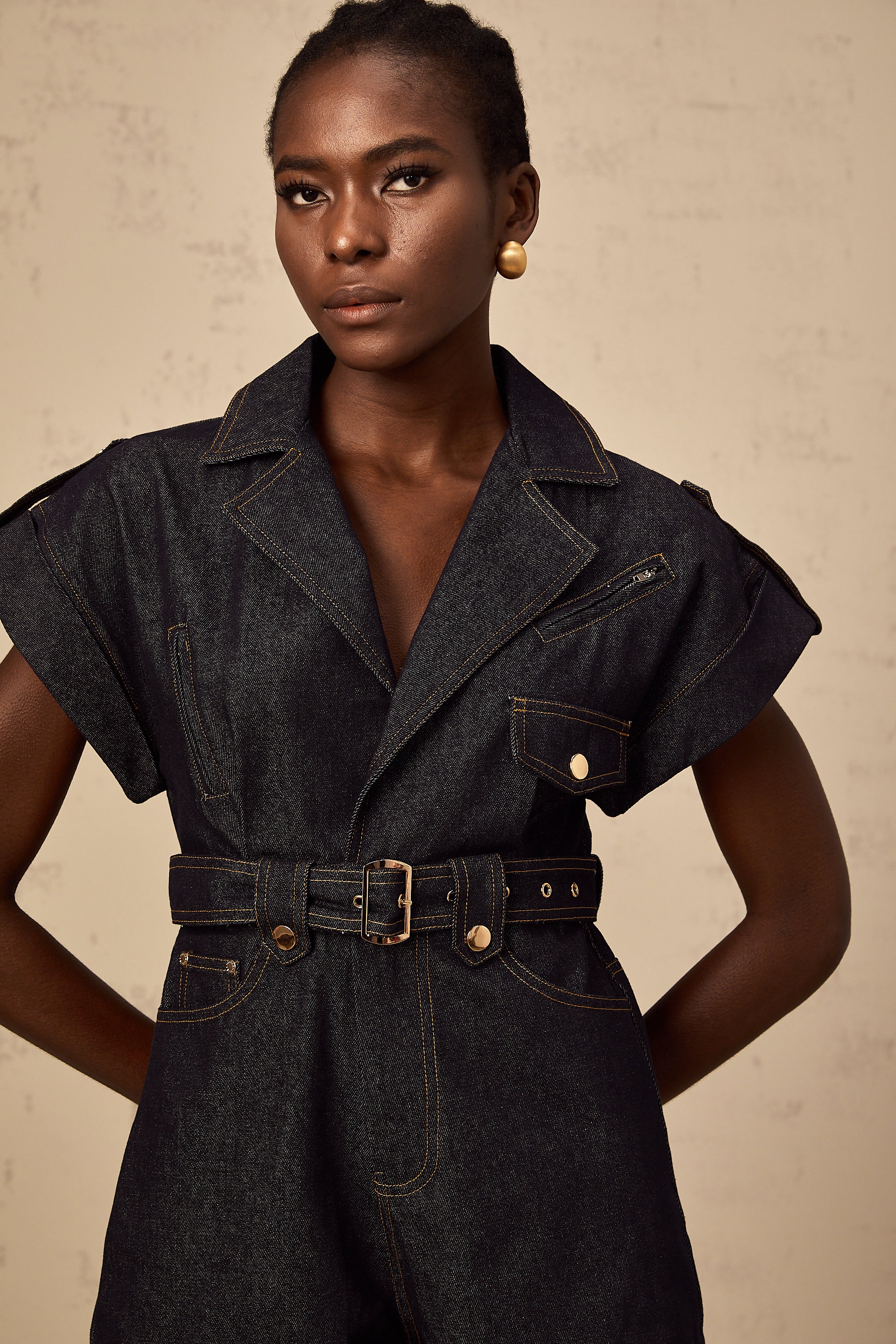 Chloé – Blauer Denim-Playsuit mit Gürtel