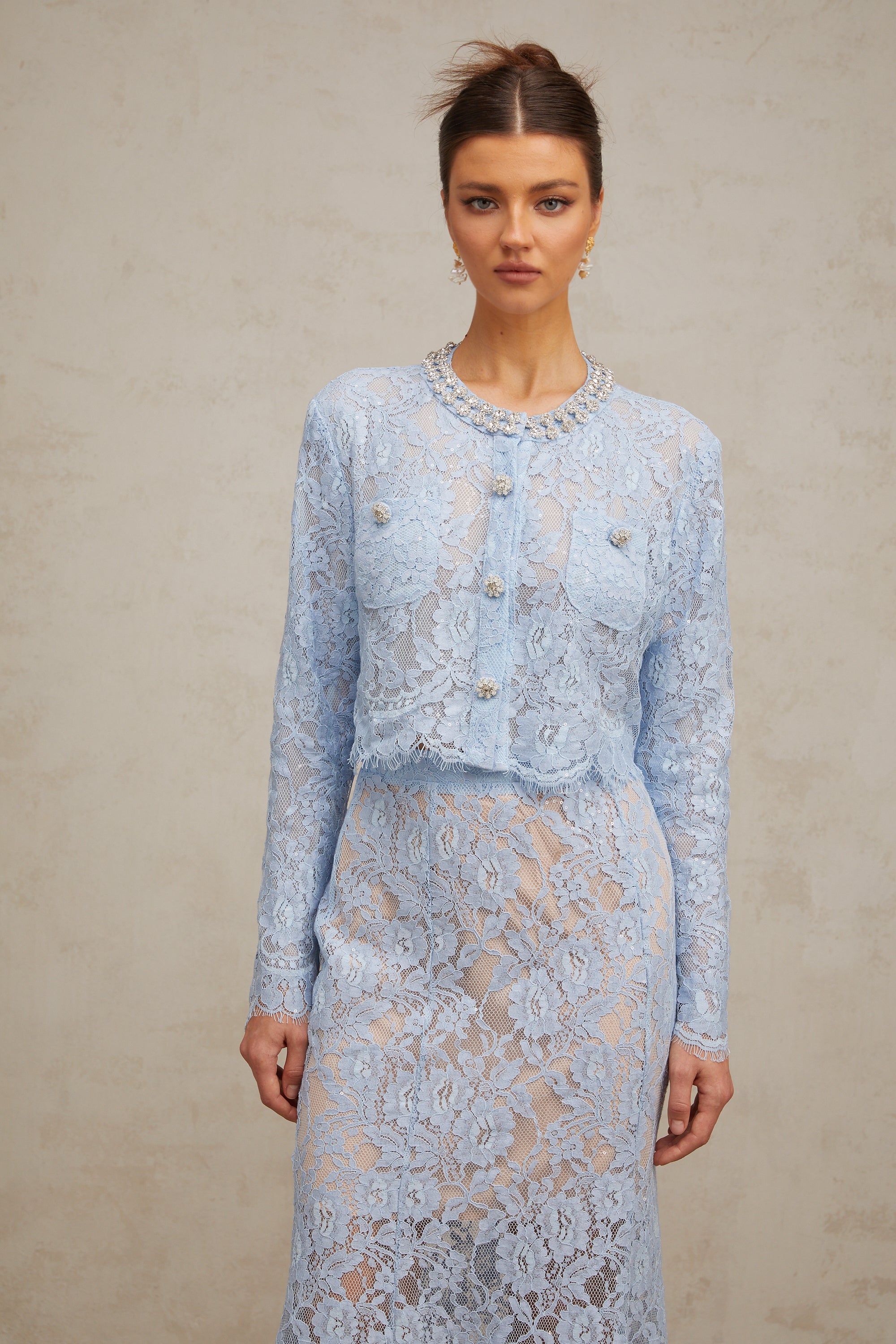 Ariane – Passendes Set aus Oberteil und Rock aus blauer Blumenspitze