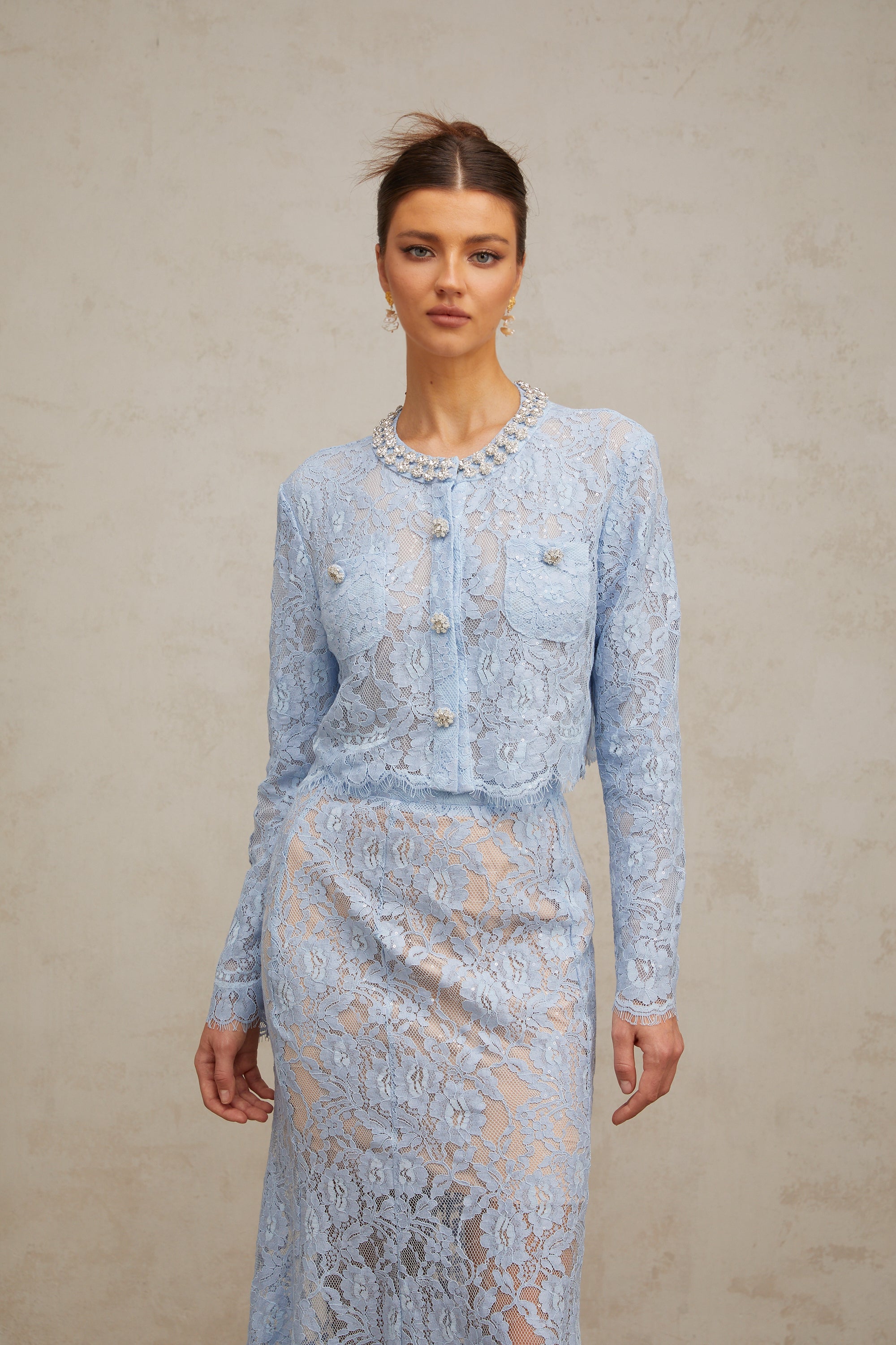 Ariane – Passendes Set aus Oberteil und Rock aus blauer Blumenspitze