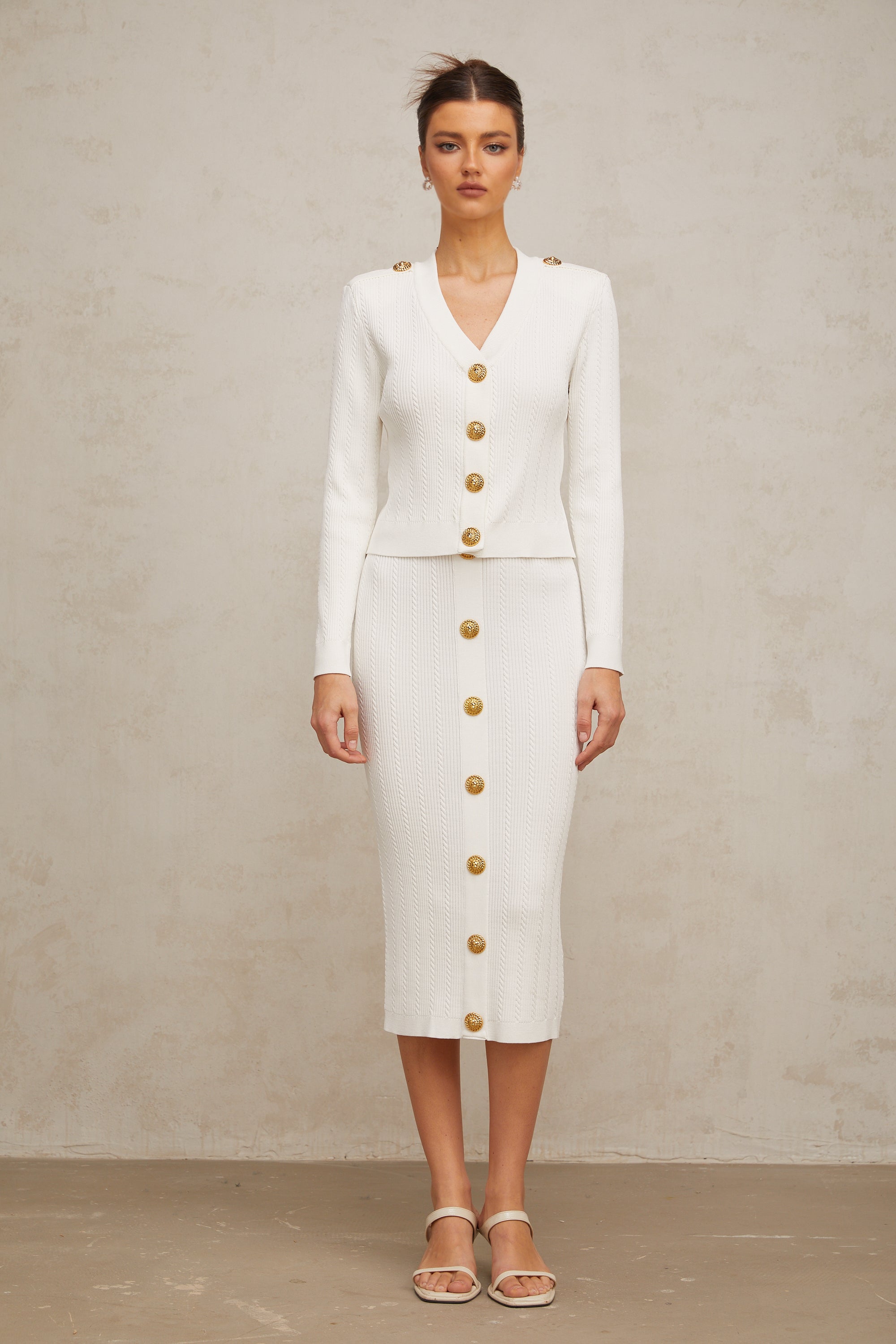 طقم سترة وتنورة متناسقة من Quirine باللون الأبيض