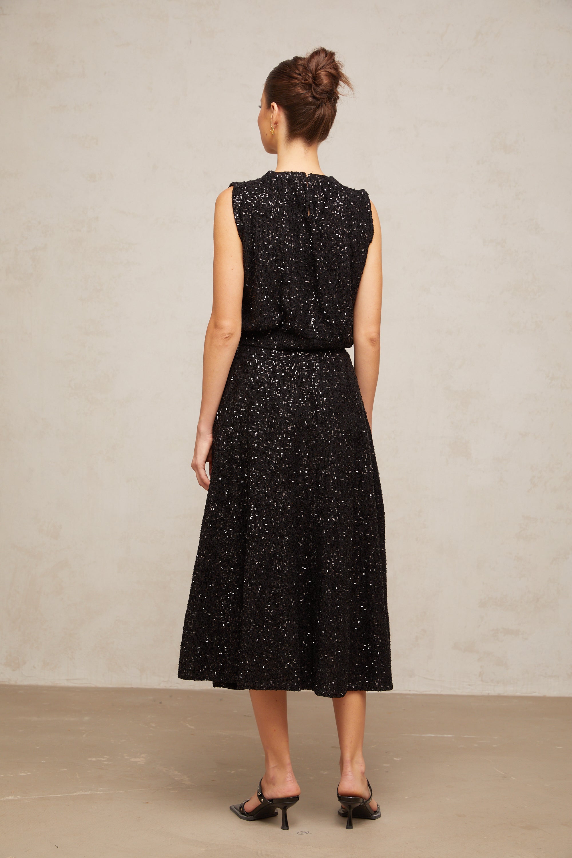 Ulrique black sequined knit vest & skirt matching set