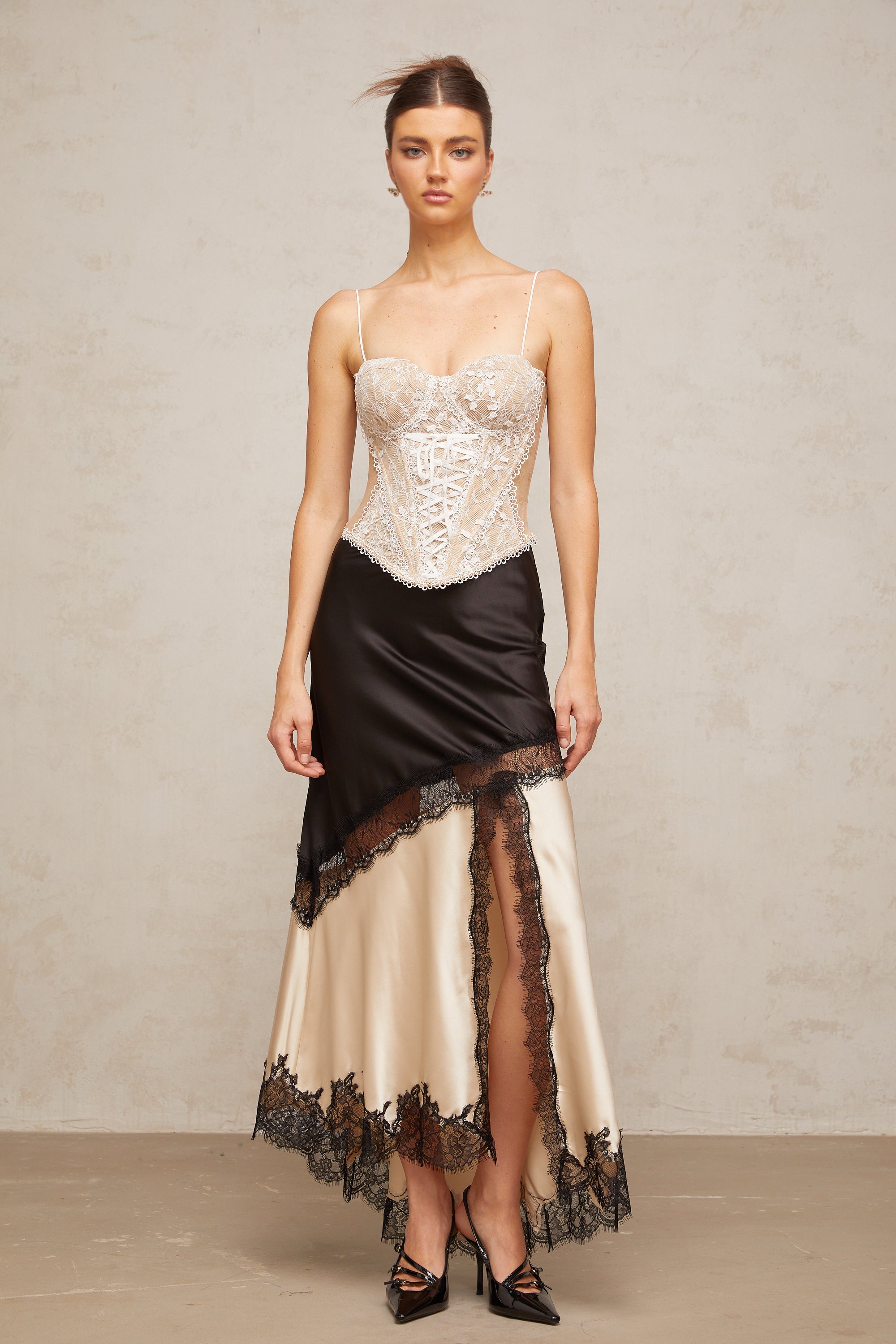 Karine Bustier-Top mit floralen Spitzeneinsätzen