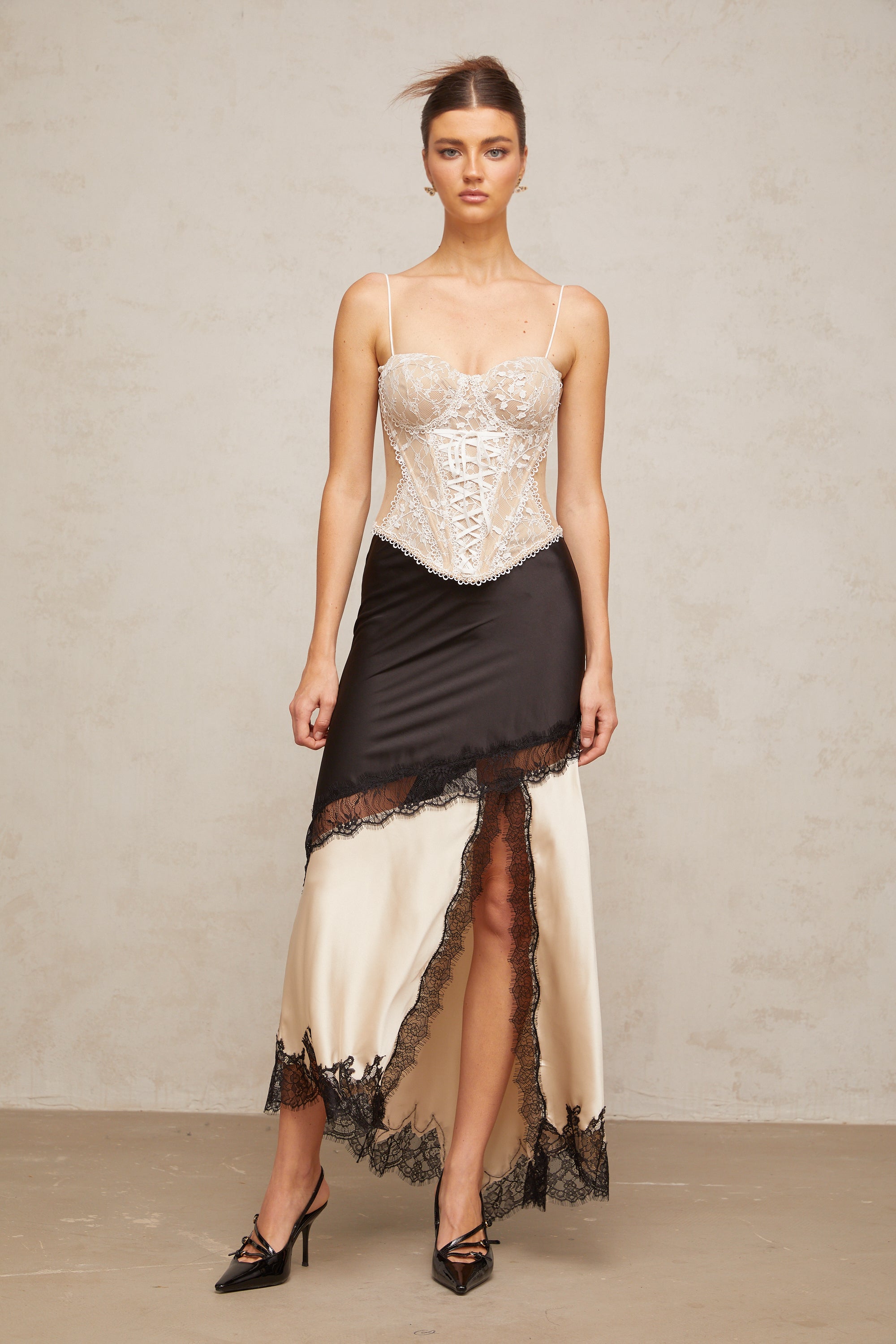 Karine Bustier-Top mit floralen Spitzeneinsätzen