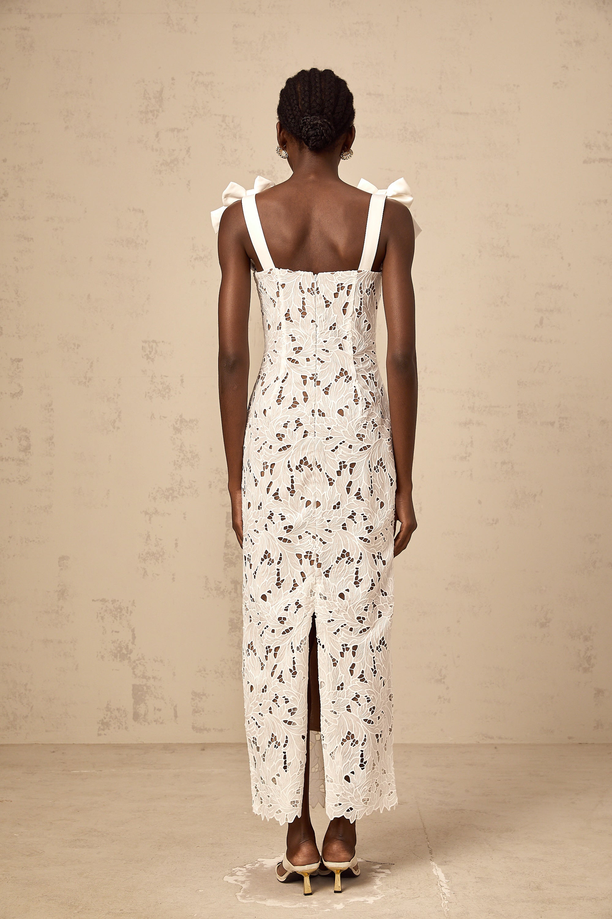 Eloise Maxikleid mit Blumenstickerei in Weiß