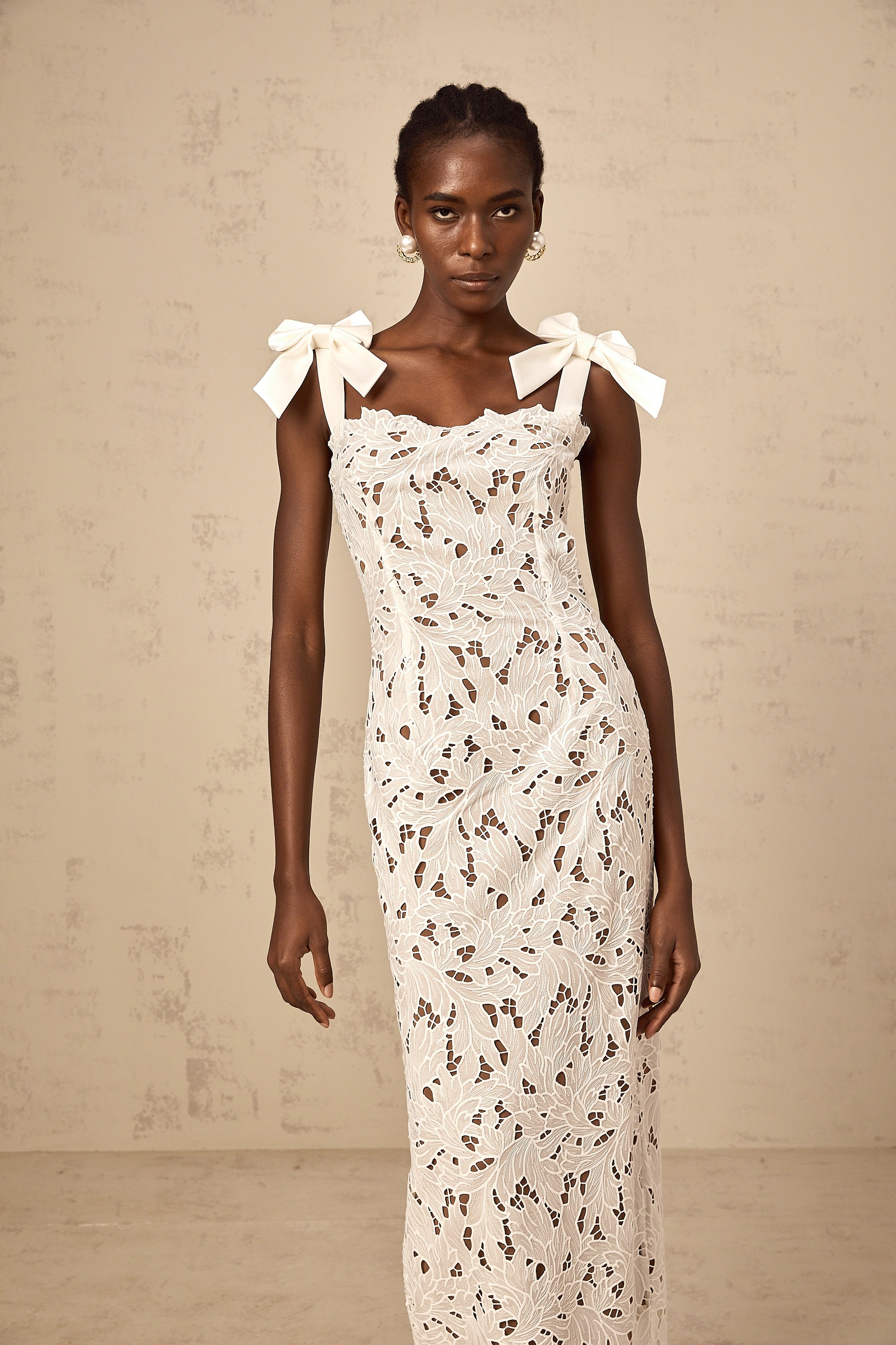 Eloise Maxikleid mit Blumenstickerei in Weiß