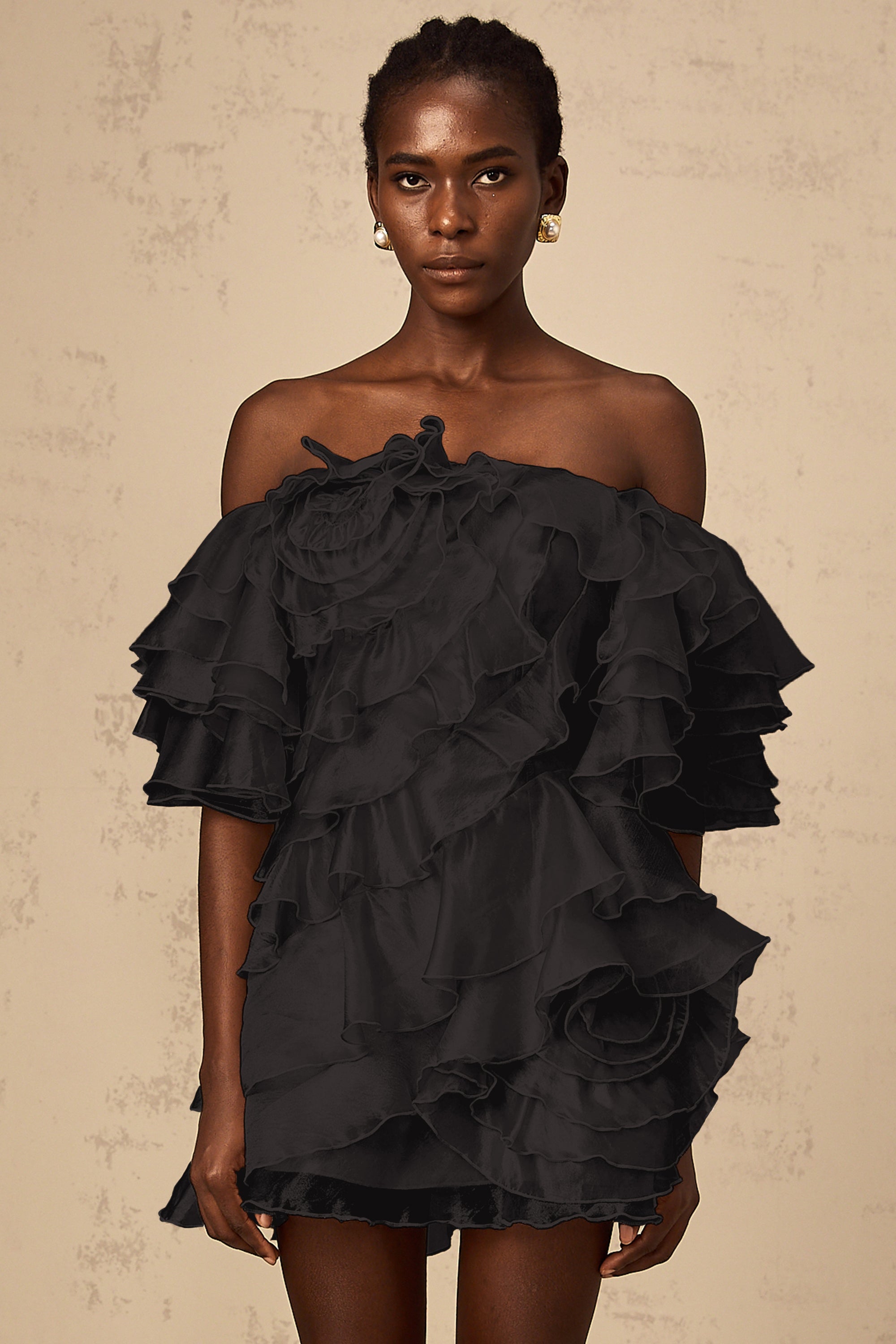 Cerise – Asymmetrisches Volant-Minikleid in Schwarz