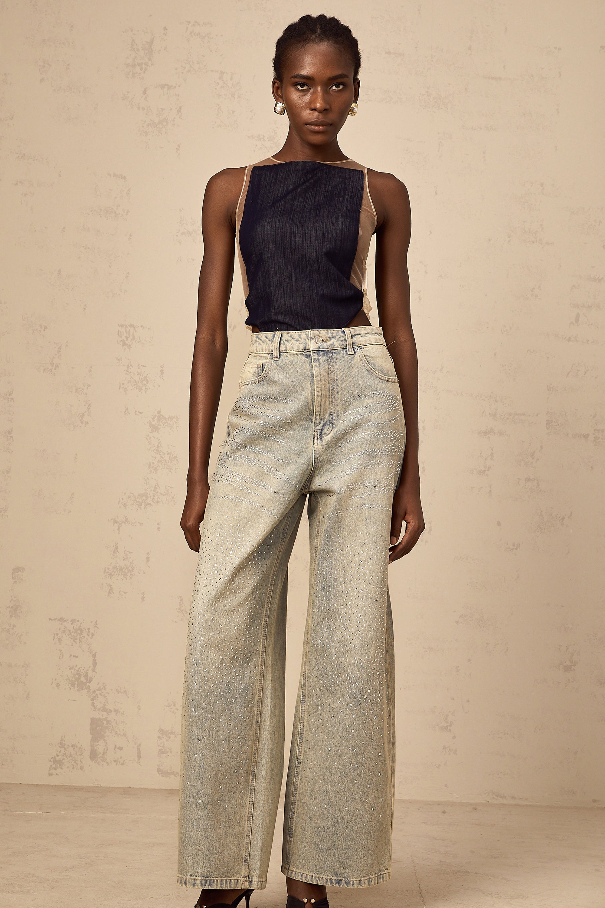 بدلة جسم شفافة من قماش الدنيم باللون الأزرق الرملي