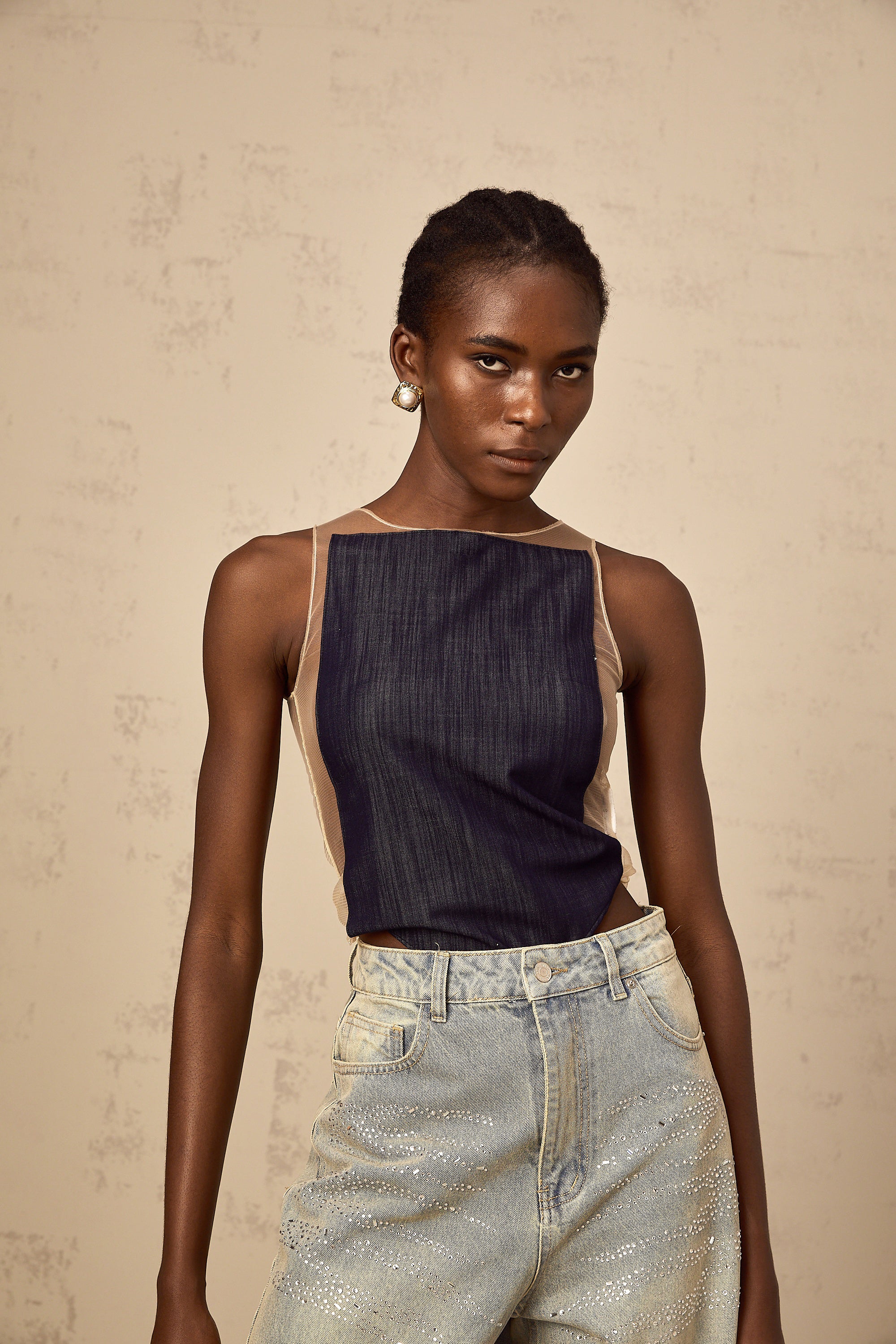 بدلة جسم شفافة من قماش الدنيم باللون الأزرق الرملي