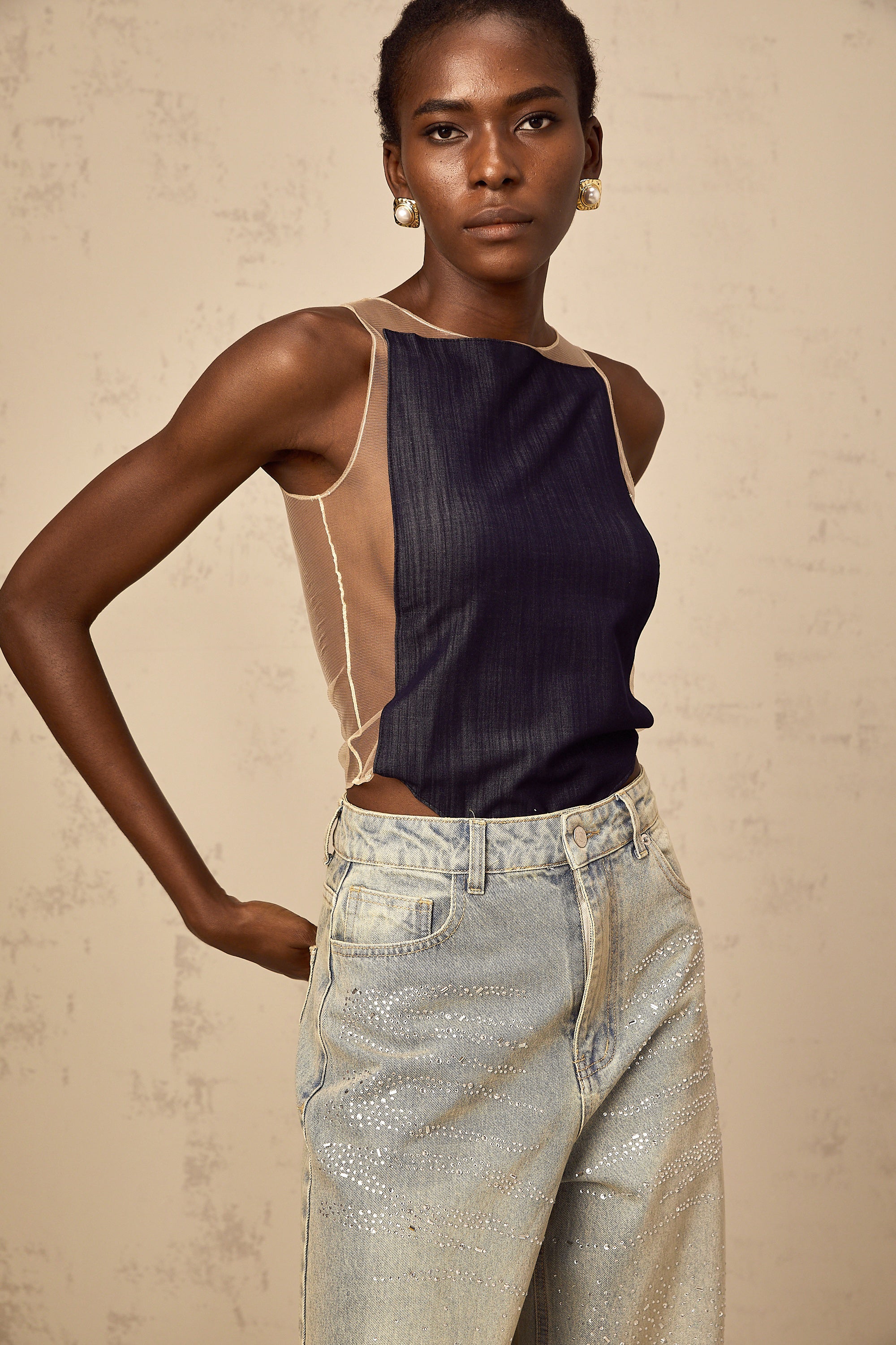 بدلة جسم شفافة من قماش الدنيم باللون الأزرق الرملي