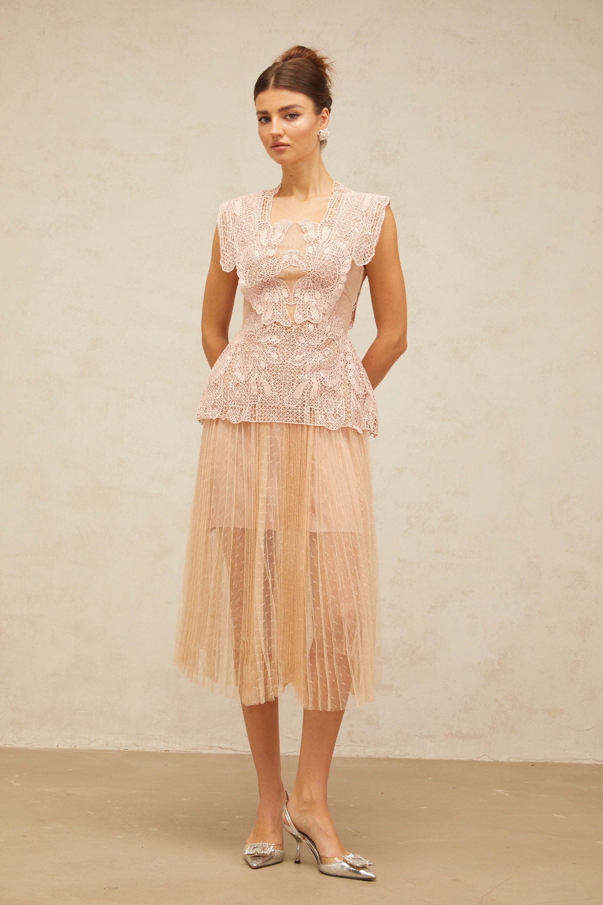 Céleste – Tüll-Midikleid mit floraler Spitzeneinlage in Pink