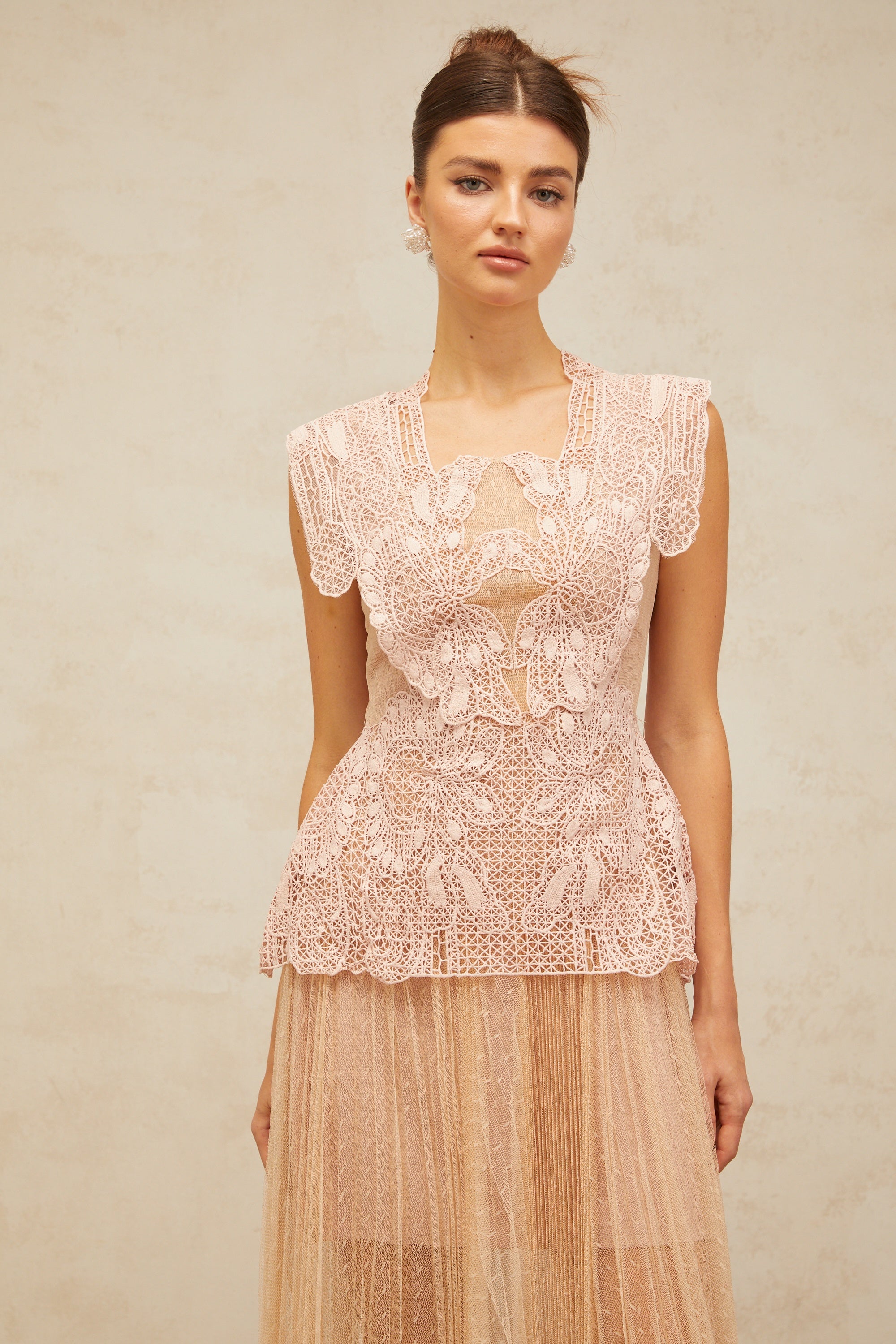 Céleste – Tüll-Midikleid mit floraler Spitzeneinlage in Pink