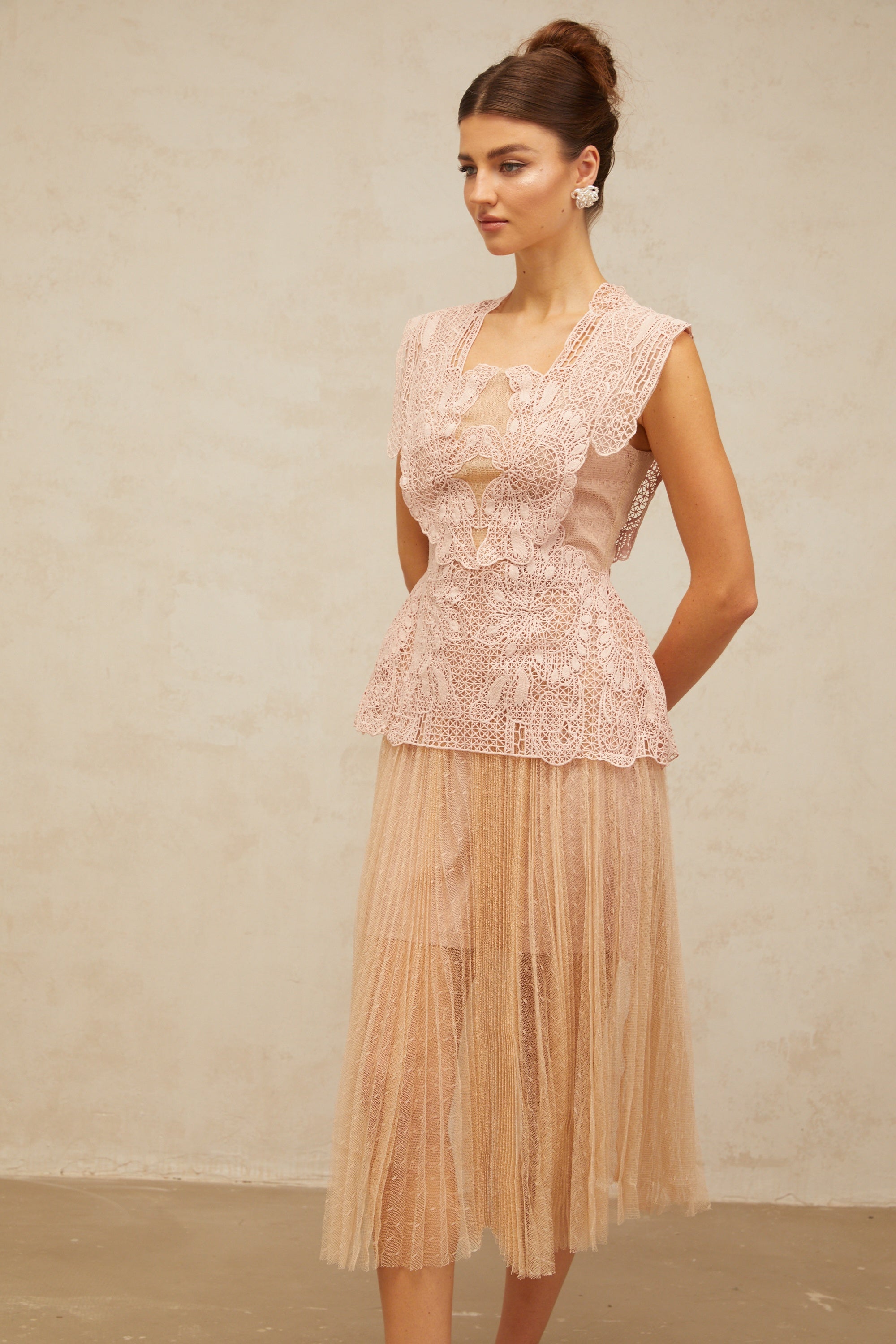 Céleste – Tüll-Midikleid mit floraler Spitzeneinlage in Pink